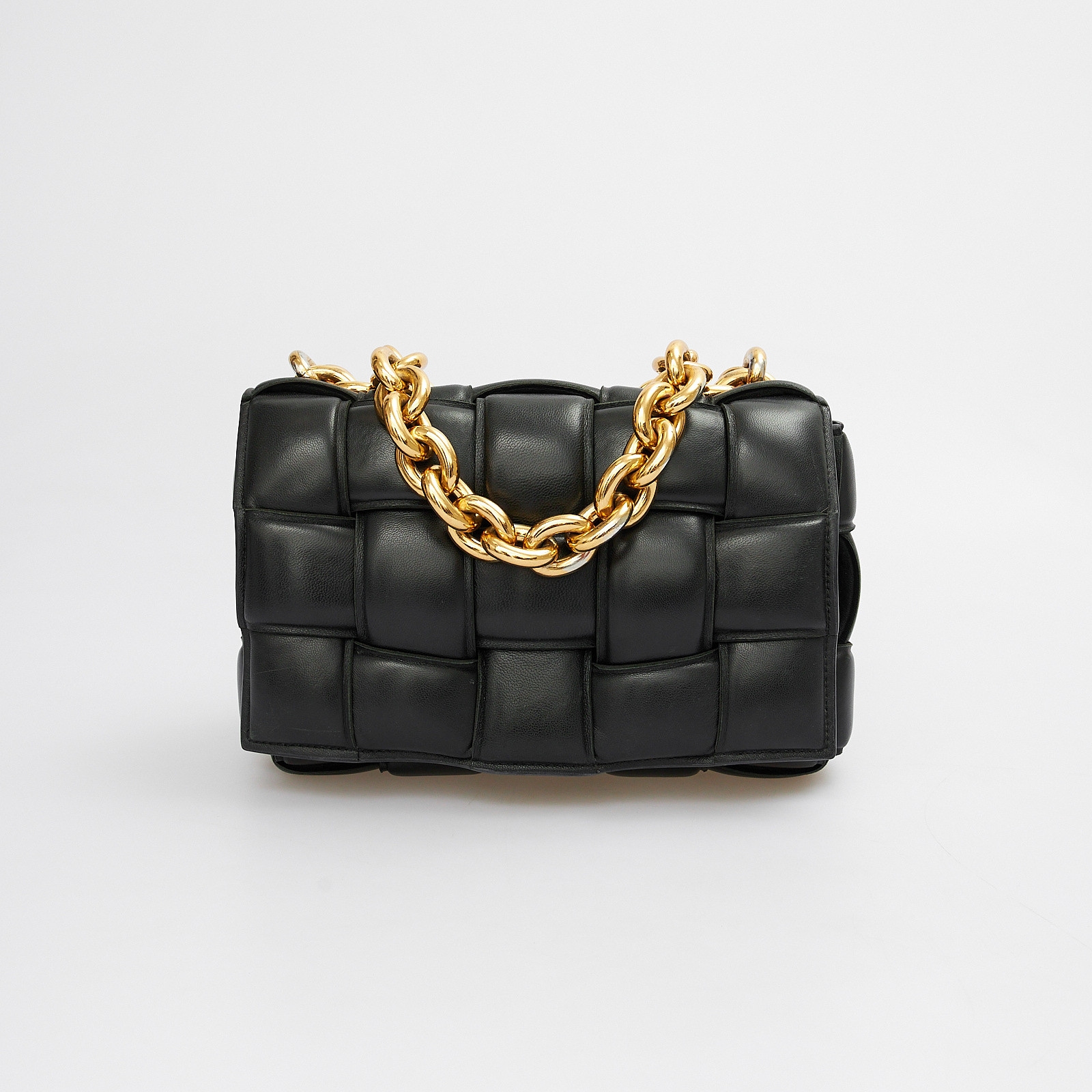 Сумка черного цвета Bottega Veneta - фото из каталога магазина брендовой одежды Second Friend Store Сумка Bottega Veneta - купить оригинал в секонд-хенде SFS - 1