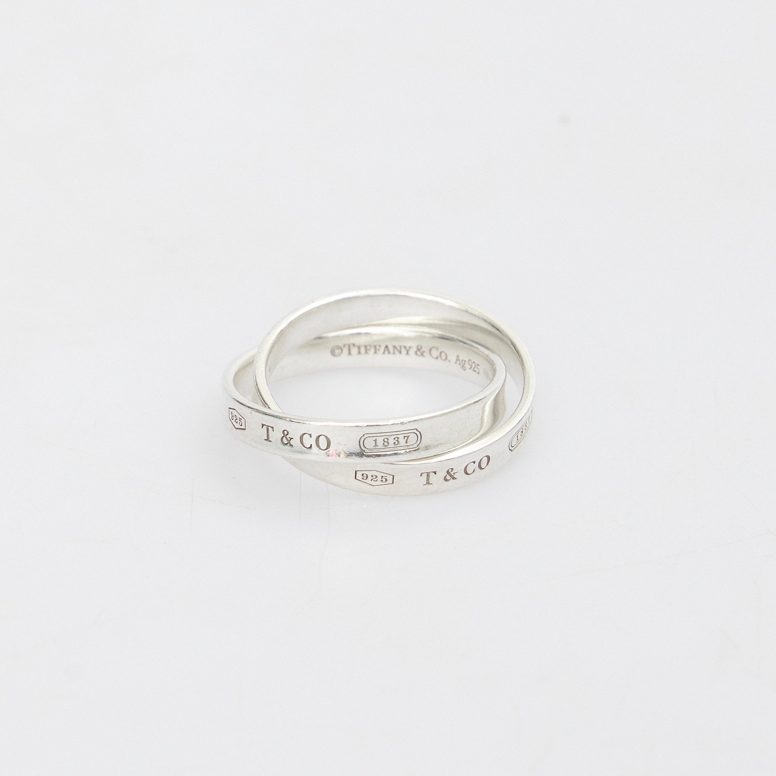 Кольцо серебряного цвета Tiffany&Co - фото из каталога магазина брендовой одежды Second Friend Store Кольцо Tiffany&Co - купить оригинал в секонд-хенде SFS - 1