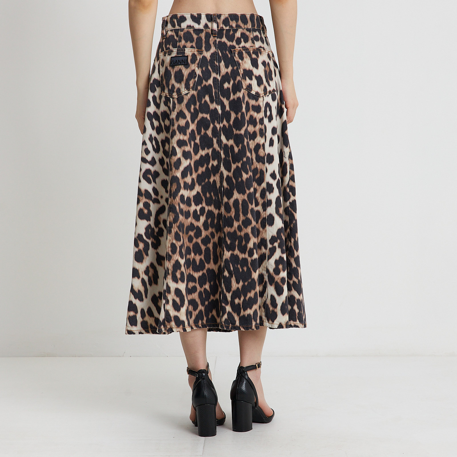 Юбка бежевого цвета Ganni - фото из каталога магазина брендовой одежды Second Friend Store Юбка Ganni - купить оригинал в секонд-хенде SFS - 3