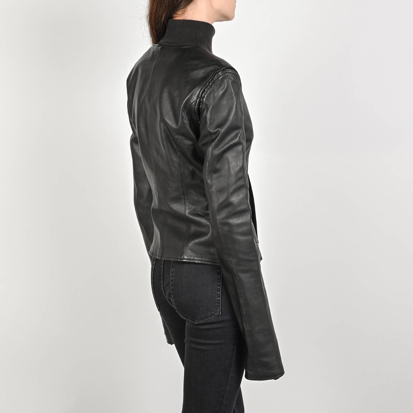 Кожаная куртка Yves Saint Laurent - купить оригинал в секонд-хенде SFS
