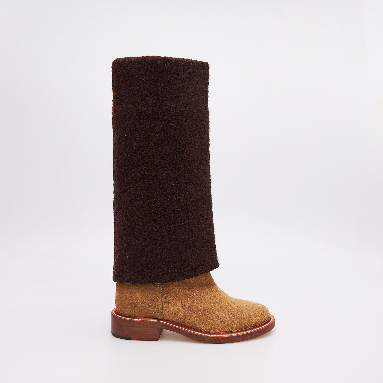 Сапоги  коричневого цвета Chanel - фото из каталога магазина брендовой одежды Second Friend Store Сапоги Chanel - купить оригинал в секонд-хенде SFS - 1