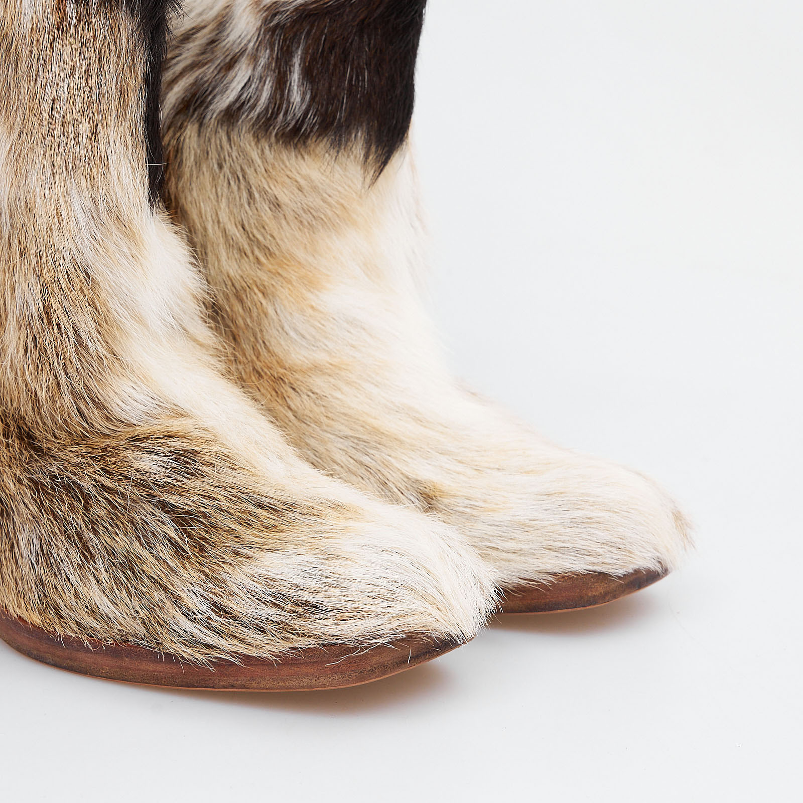 Ботильоны коричневого цвета Chanel - фото из каталога магазина брендовой одежды Second Friend Store Ботильоны Chanel - купить оригинал в секонд-хенде SFS - 4