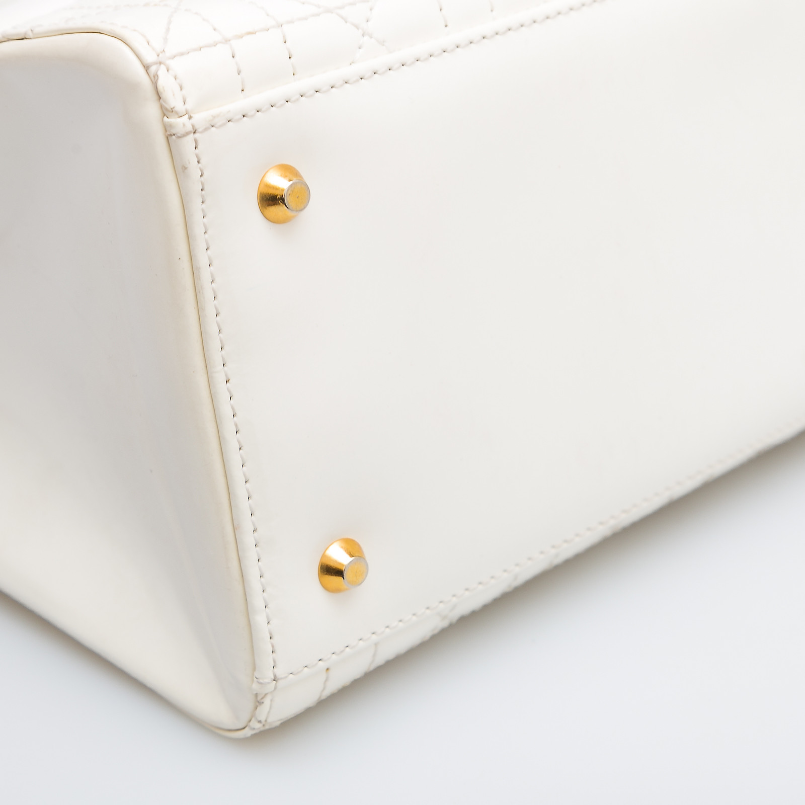 Сумка белого цвета Christian Dior - фото из каталога магазина брендовой одежды Second Friend Store Сумка Christian Dior - купить оригинал в секонд-хенде SFS - 5