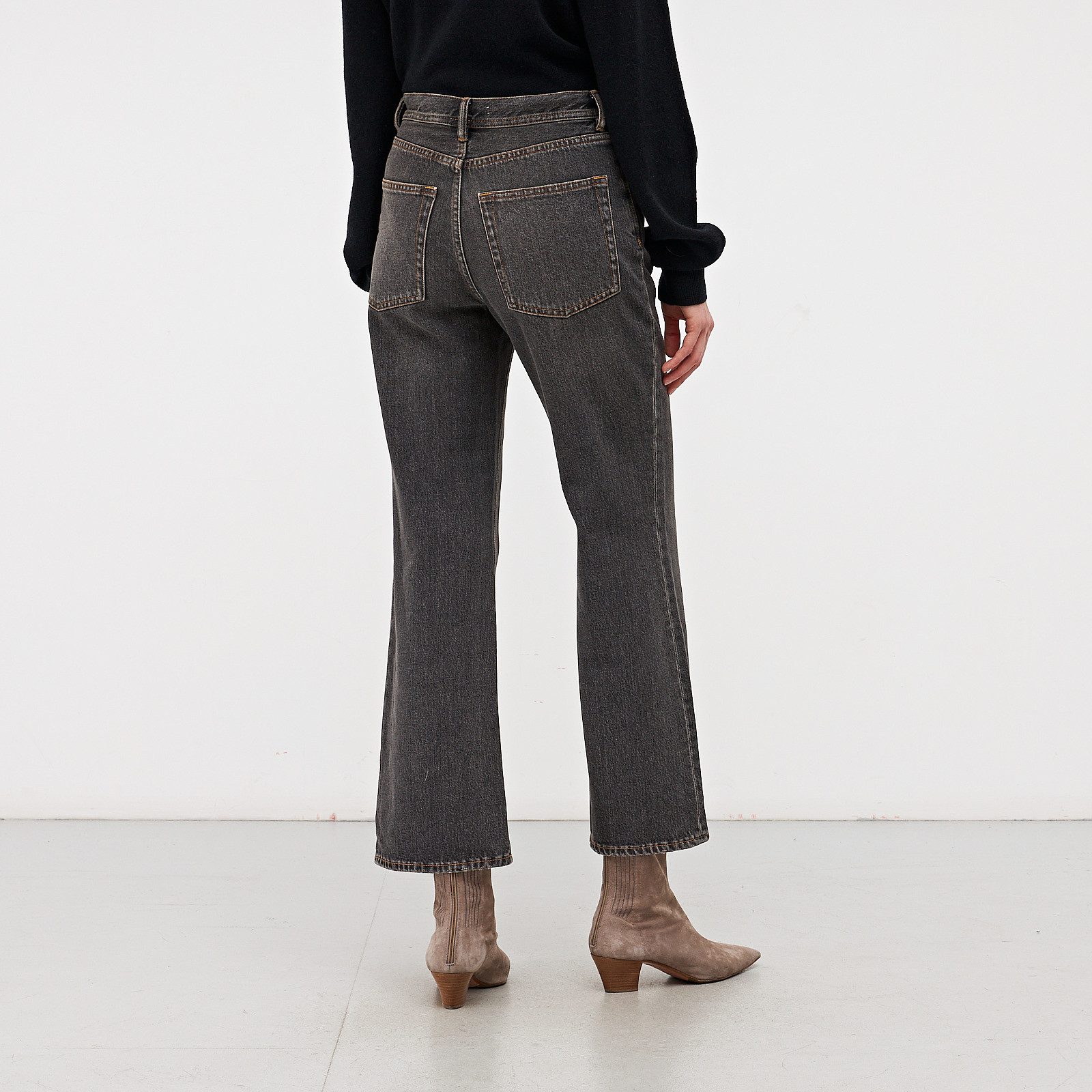 Джинсы серого цвета Acne Studios - фото из каталога магазина брендовой одежды Second Friend Store Джинсы Acne Studios - купить оригинал в секонд-хенде SFS - 3