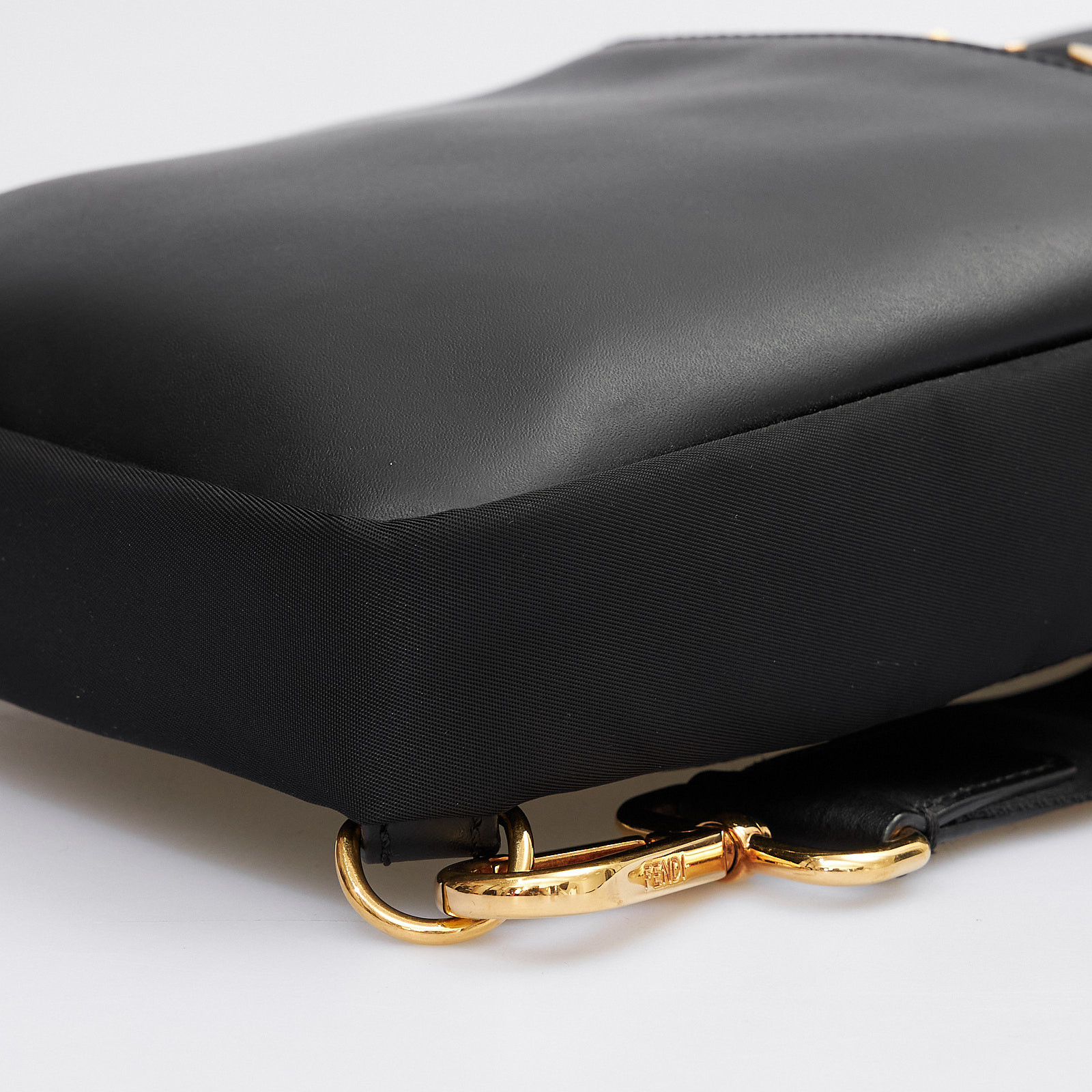 Сумка черного цвета Fendi - фото из каталога магазина брендовой одежды Second Friend Store Сумка Fendi - купить оригинал в секонд-хенде SFS - 7