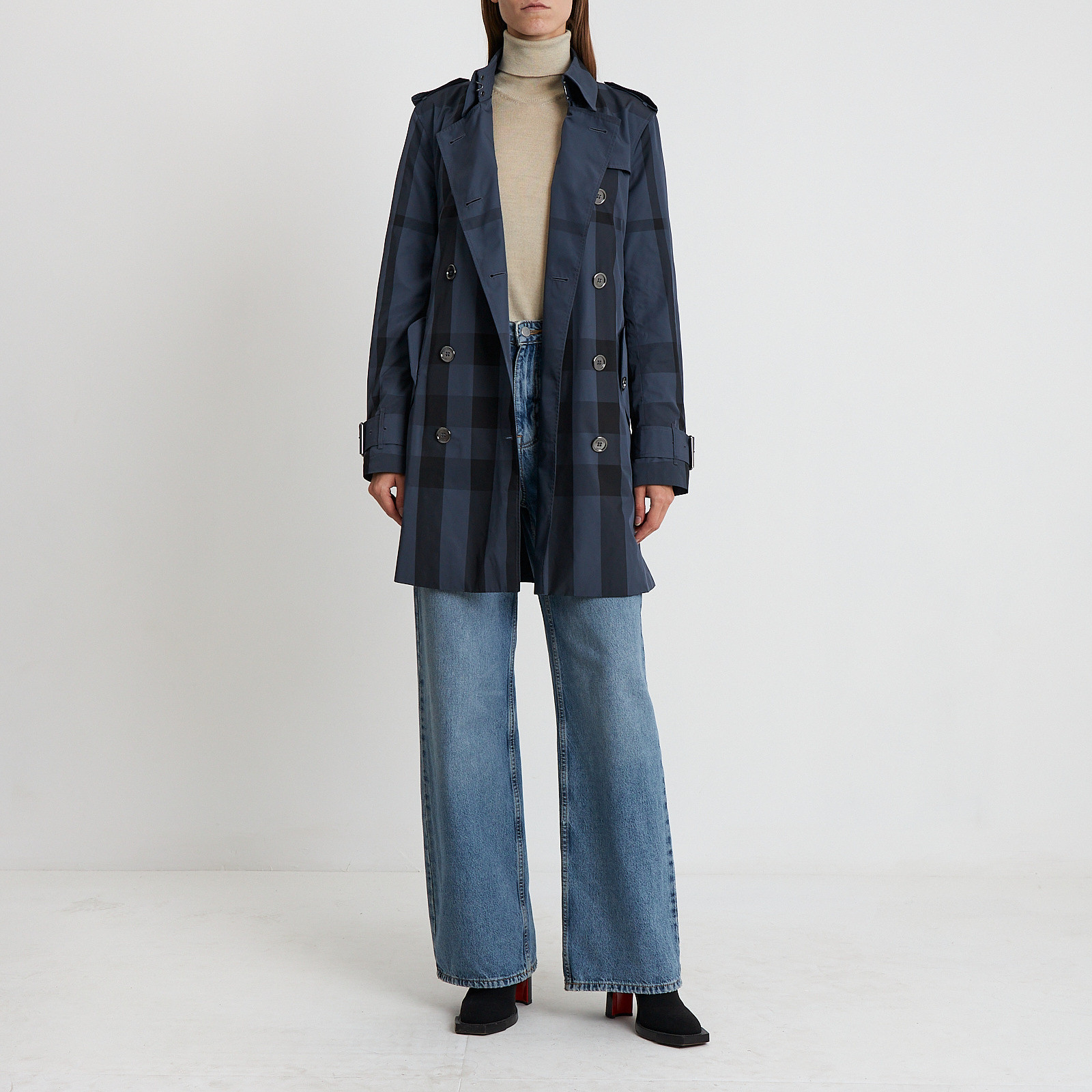 Тренч синего цвета Burberry Brit - фото из каталога магазина брендовой одежды Second Friend Store Тренч Burberry Brit - купить оригинал в секонд-хенде SFS - 2