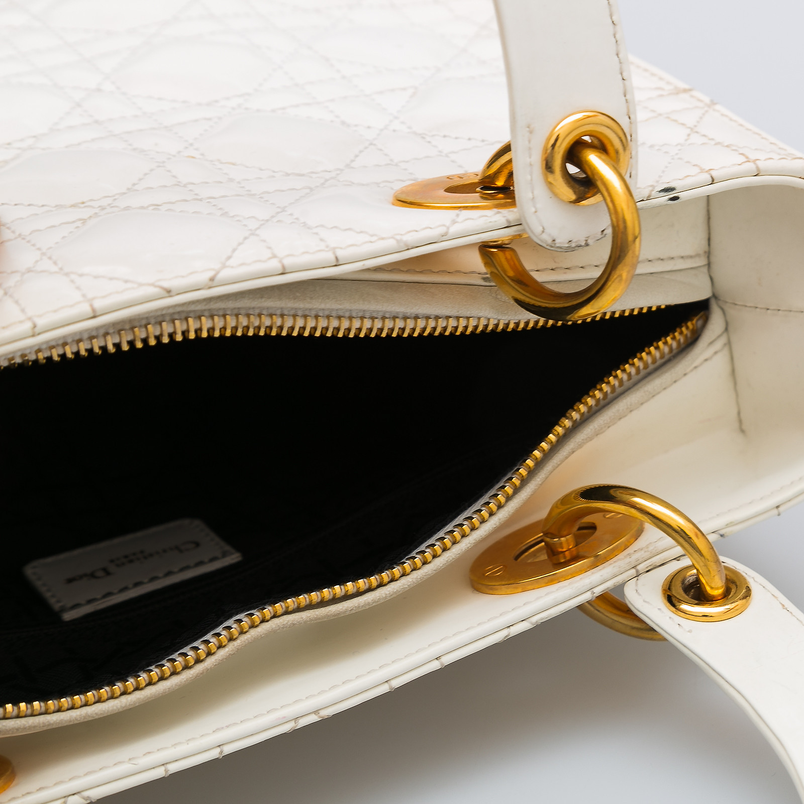 Сумка белого цвета Christian Dior - фото из каталога магазина брендовой одежды Second Friend Store Сумка Christian Dior - купить оригинал в секонд-хенде SFS - 6