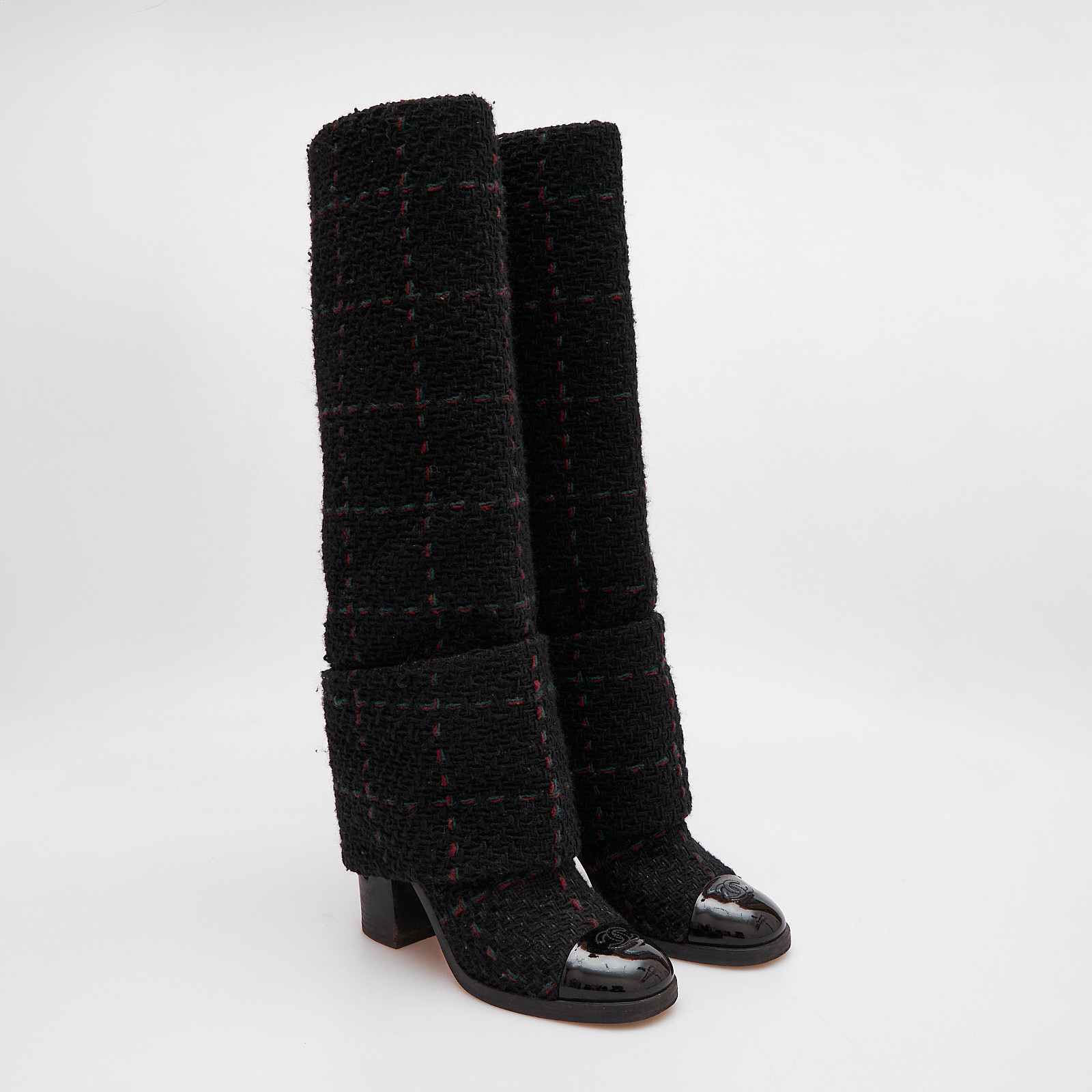 Сапоги черного цвета Chanel - фото из каталога магазина брендовой одежды Second Friend Store Сапоги Chanel - купить оригинал в секонд-хенде SFS - 2