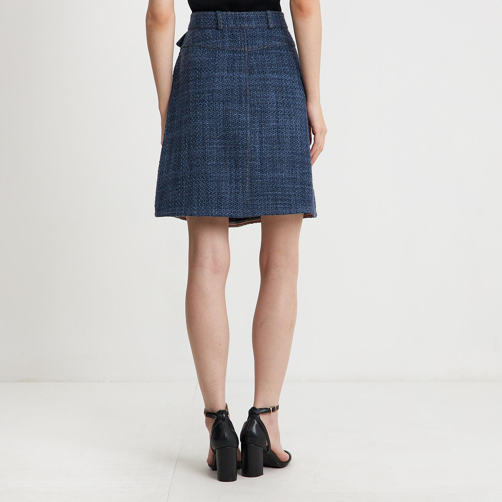 Костюм синего цвета Chanel - фото из каталога магазина брендовой одежды Second Friend Store Костюм Chanel - купить оригинал в секонд-хенде SFS - 6