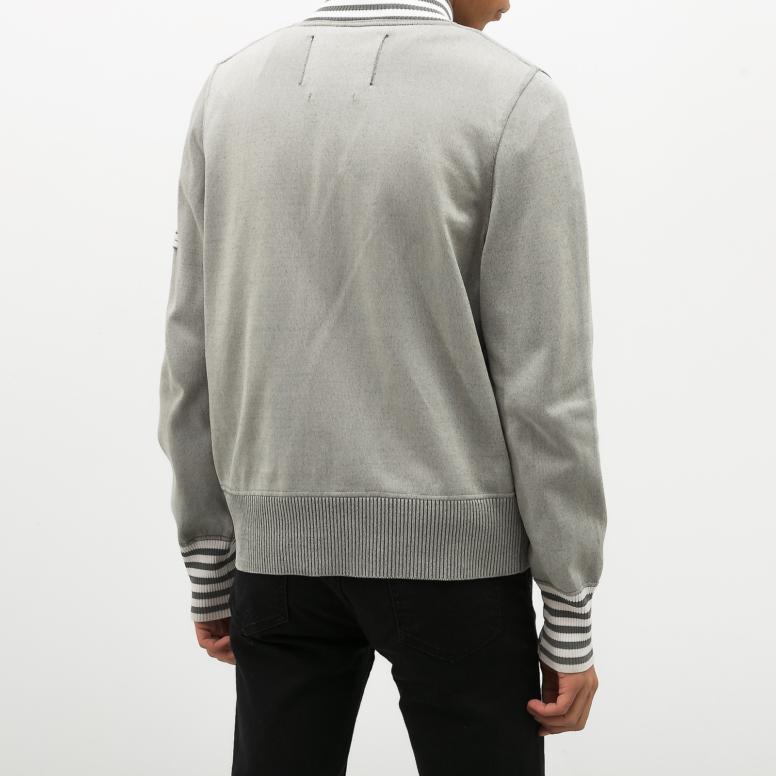 Джемпер серого цвета Stone Island - фото из каталога магазина брендовой одежды Second Friend Store Джемпер Stone Island - купить оригинал в секонд-хенде SFS - 3