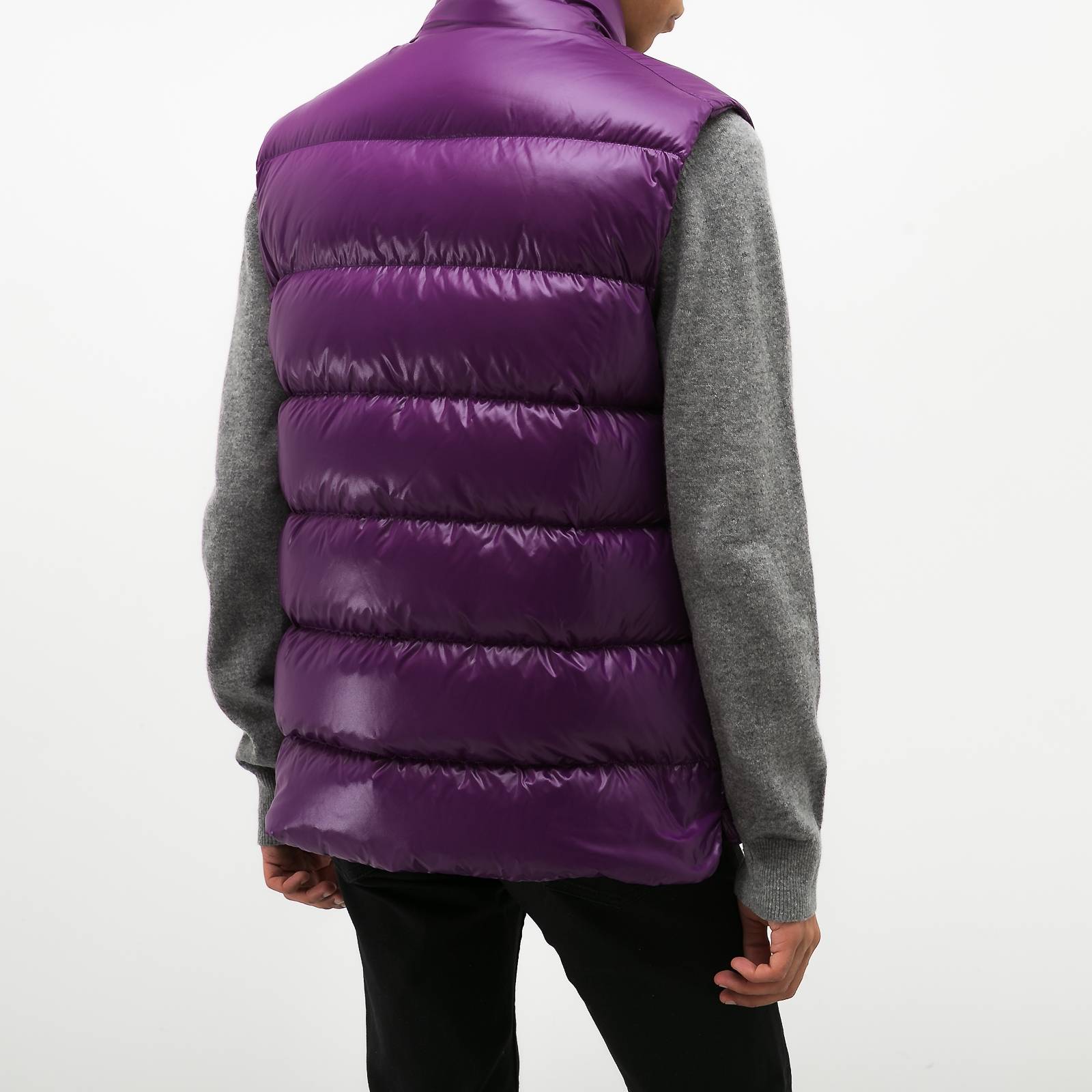 Жилет фиолетового цвета Moncler - фото из каталога магазина брендовой одежды Second Friend Store Жилет Moncler - купить оригинал в секонд-хенде SFS - 3