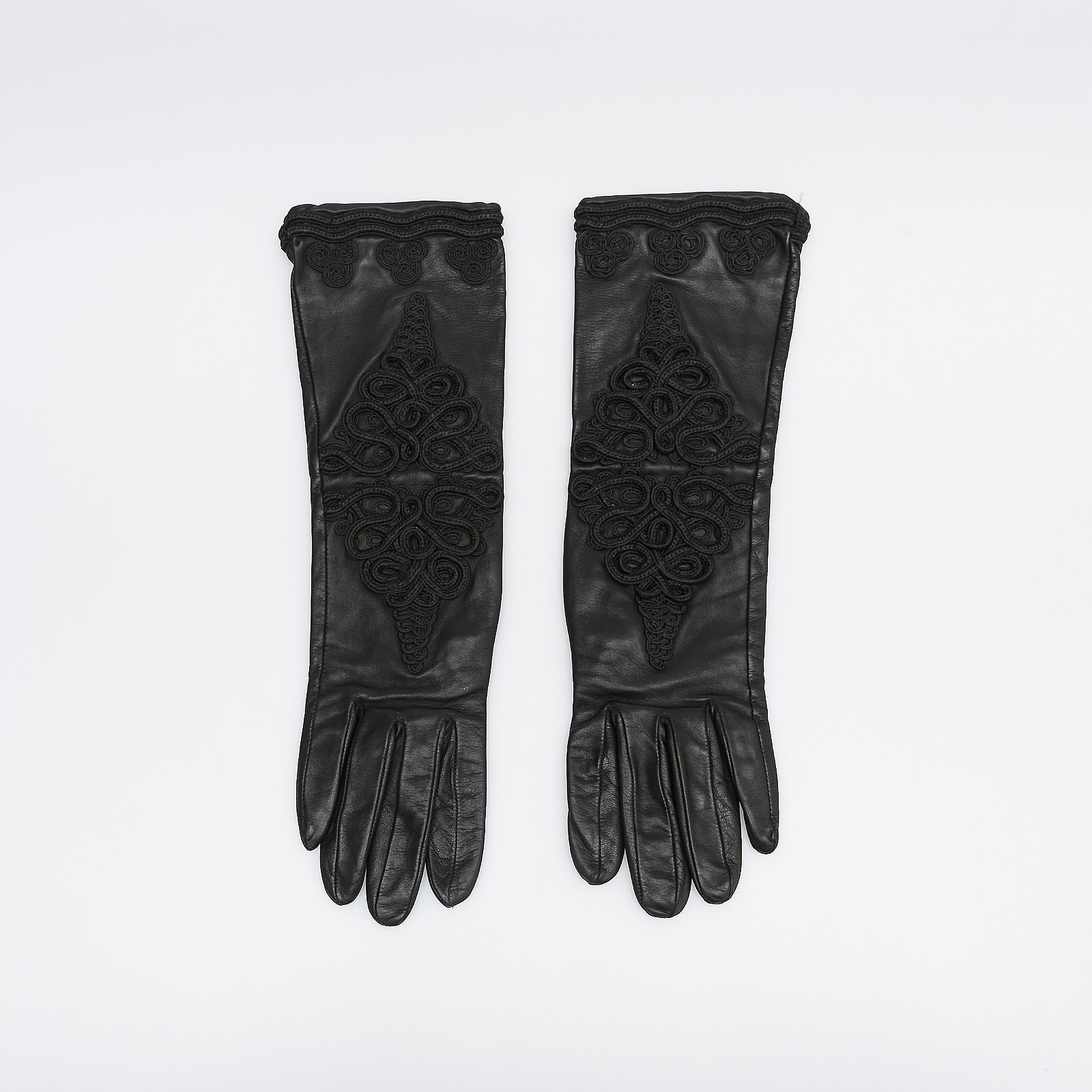 Перчатки черного цвета Prada - фото из каталога магазина брендовой одежды Second Friend Store Перчатки Prada - купить оригинал в секонд-хенде SFS - 1