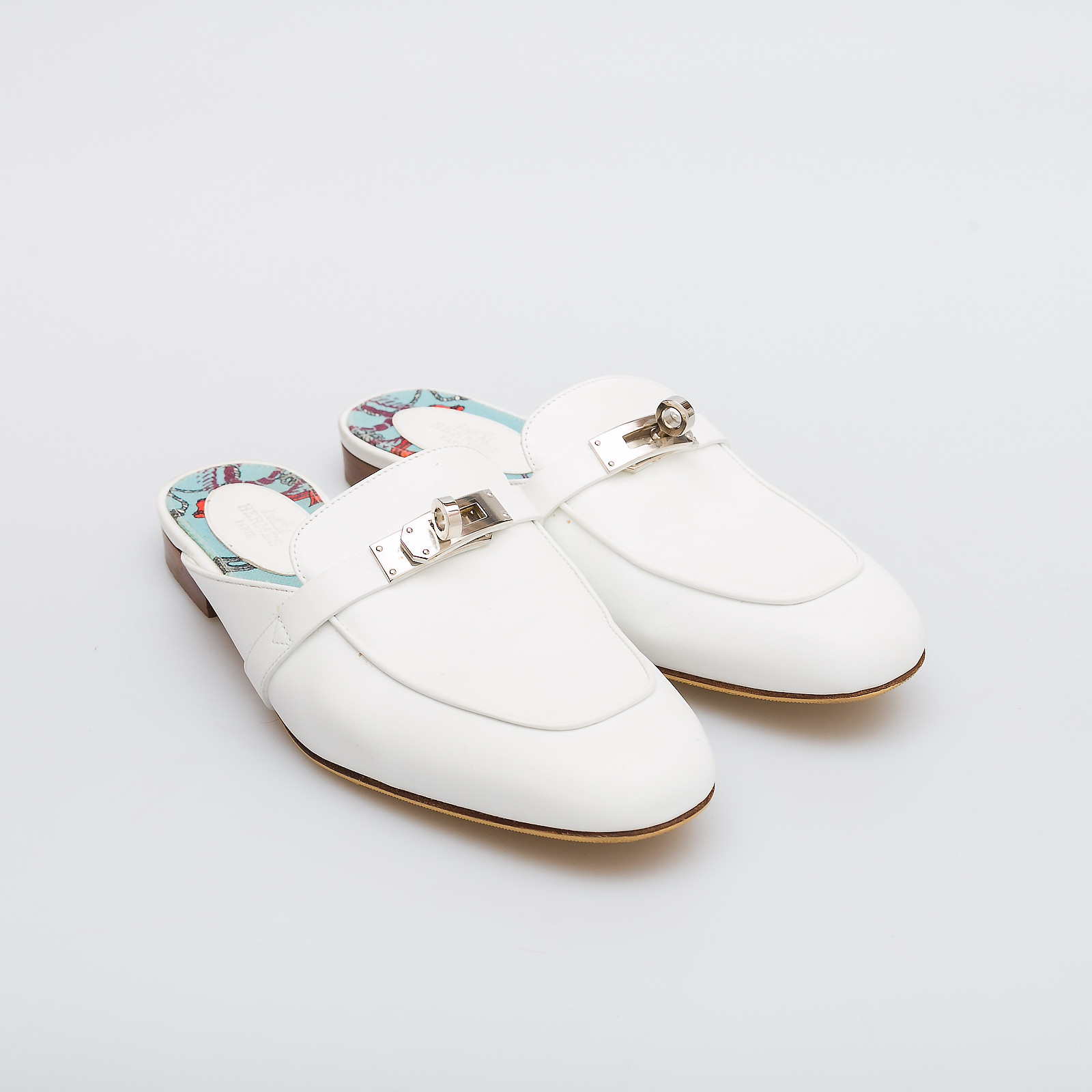 Туфли белого цвета Hermes - фото из каталога магазина брендовой одежды Second Friend Store Туфли Hermes - купить оригинал в секонд-хенде SFS - 2