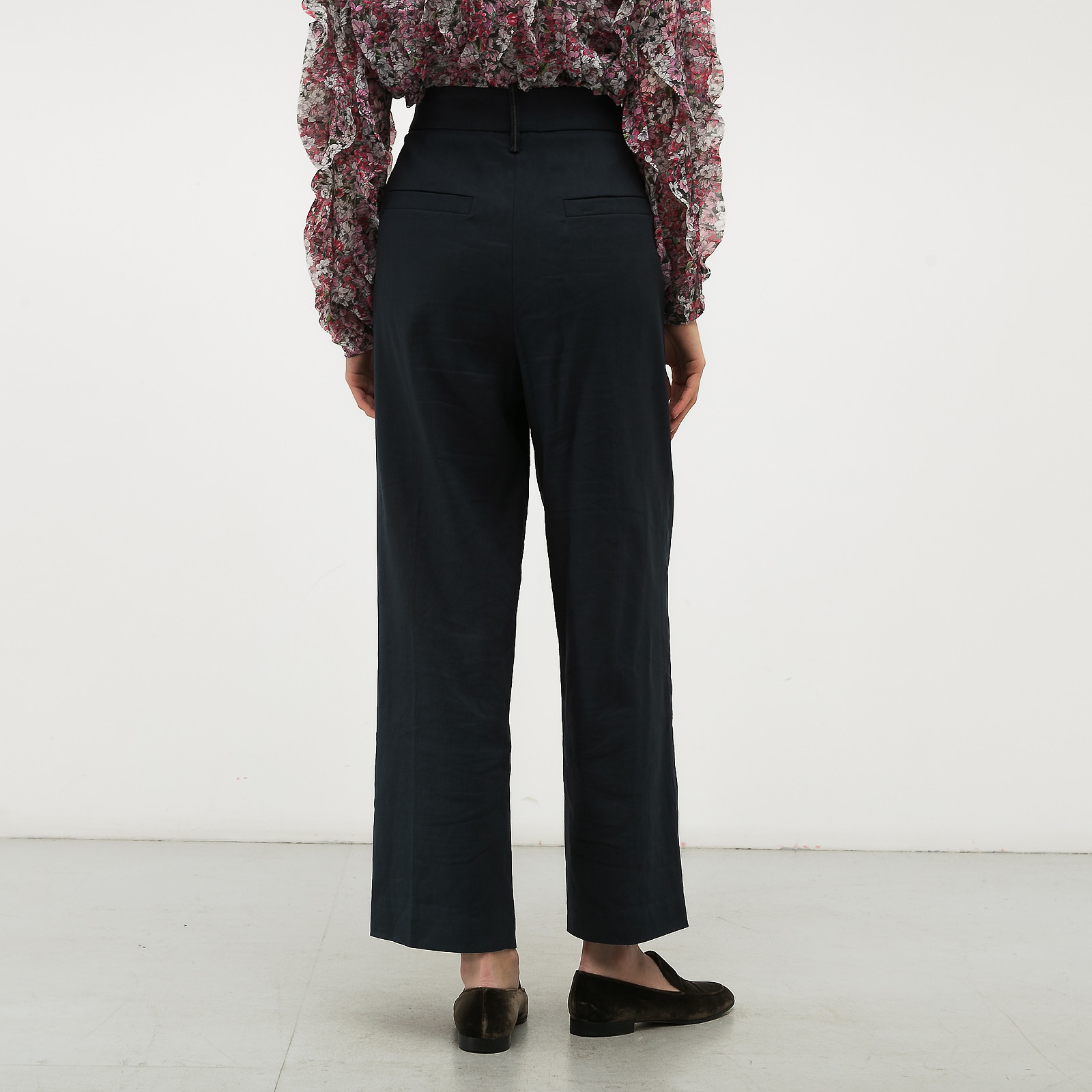 Брюки синего цвета Brunello Cucinelli - фото из каталога магазина брендовой одежды Second Friend Store Брюки Brunello Cucinelli - купить оригинал в секонд-хенде SFS - 3