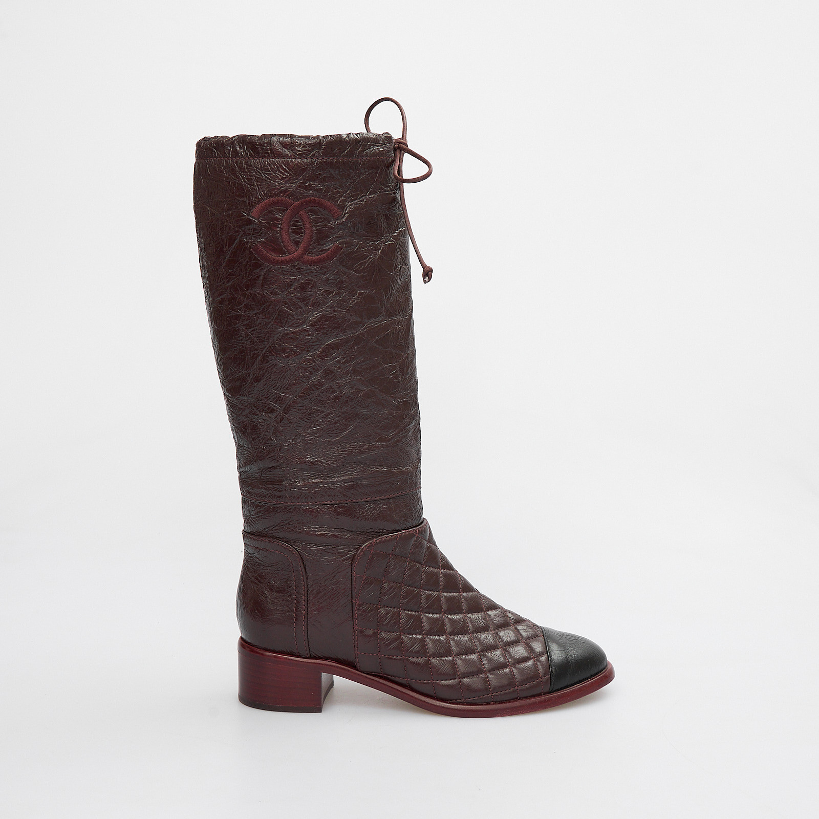 Сапоги  бордового цвета Chanel - фото из каталога магазина брендовой одежды Second Friend Store Сапоги Chanel - купить оригинал в секонд-хенде SFS - 1