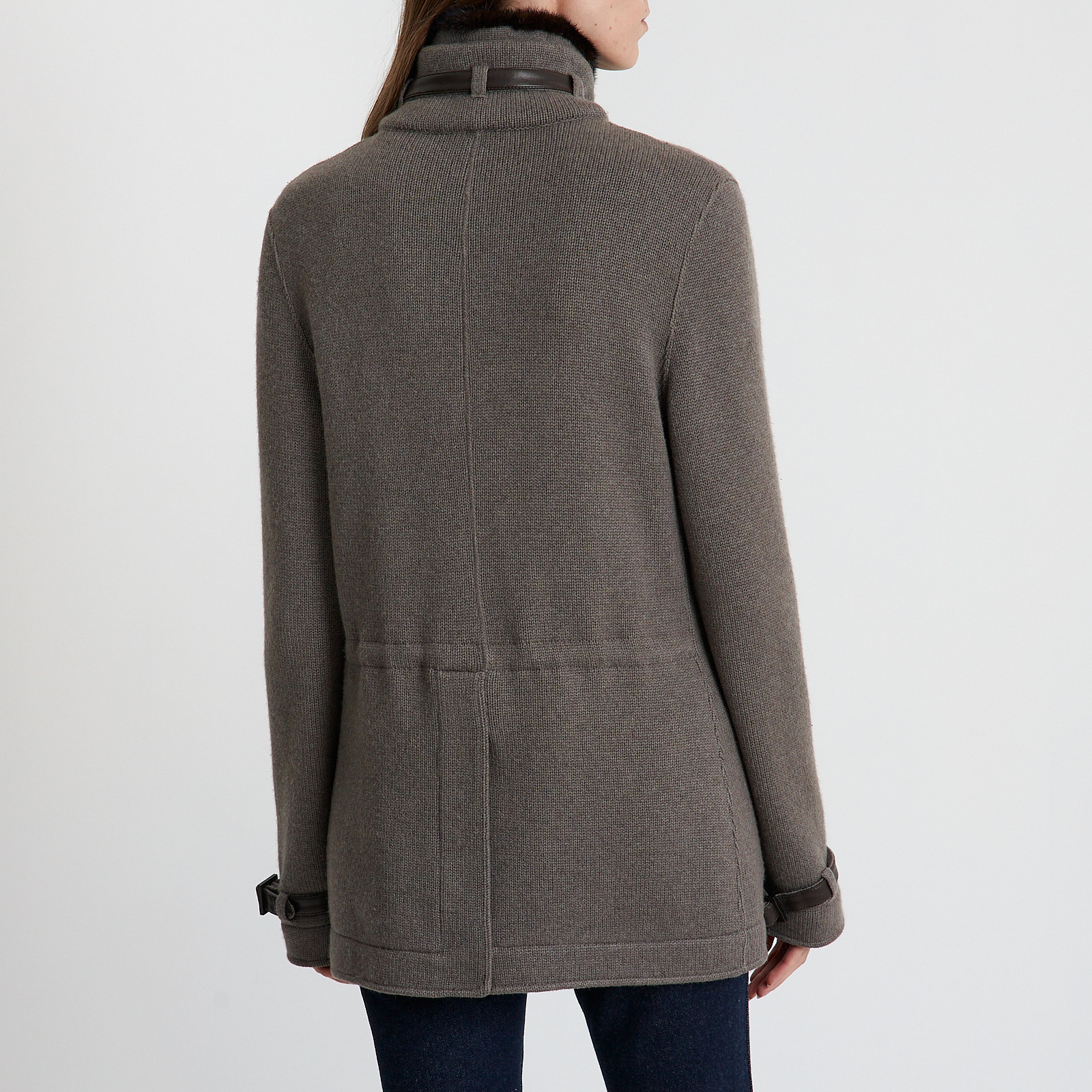 Куртка  серого цвета Loro Piana - фото из каталога магазина брендовой одежды Second Friend Store Куртка Loro Piana - купить оригинал в секонд-хенде SFS - 3