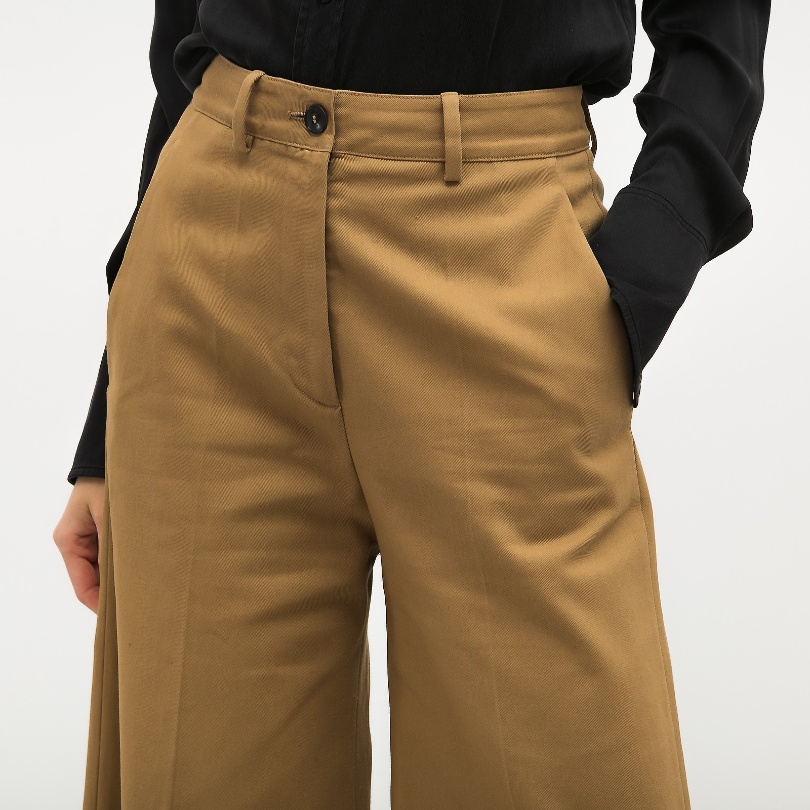 Брюки бежевого цвета Valentino - фото из каталога магазина брендовой одежды Second Friend Store Брюки Valentino - купить оригинал в секонд-хенде SFS - 4