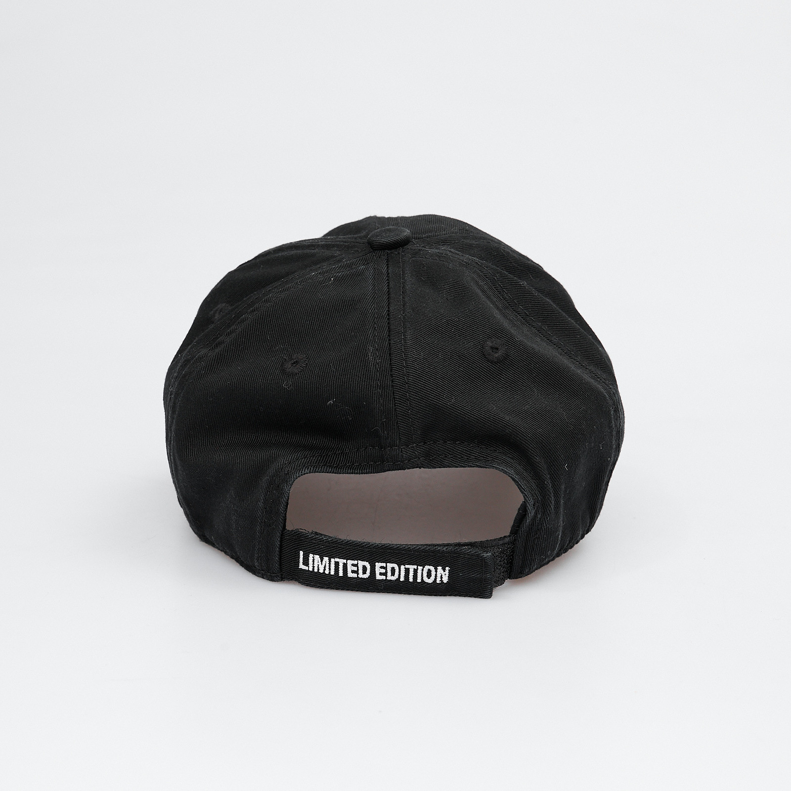 Кепка черного цвета Vetements - фото из каталога магазина брендовой одежды Second Friend Store Кепка Vetements - купить оригинал в секонд-хенде SFS - 4