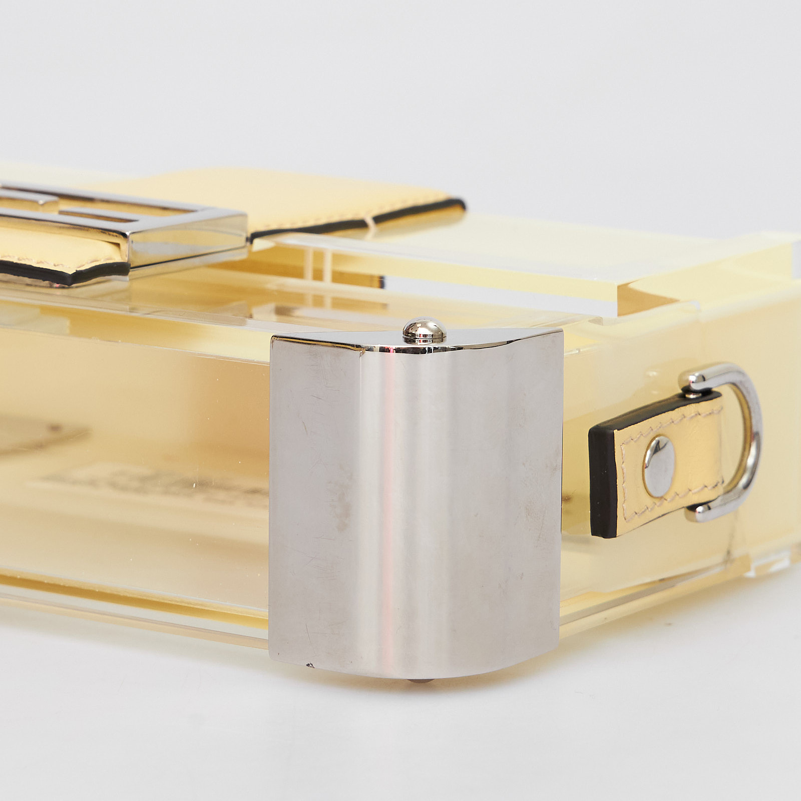 Сумка желтого цвета Fendi - фото из каталога магазина брендовой одежды Second Friend Store Сумка Fendi - купить оригинал в секонд-хенде SFS - 7