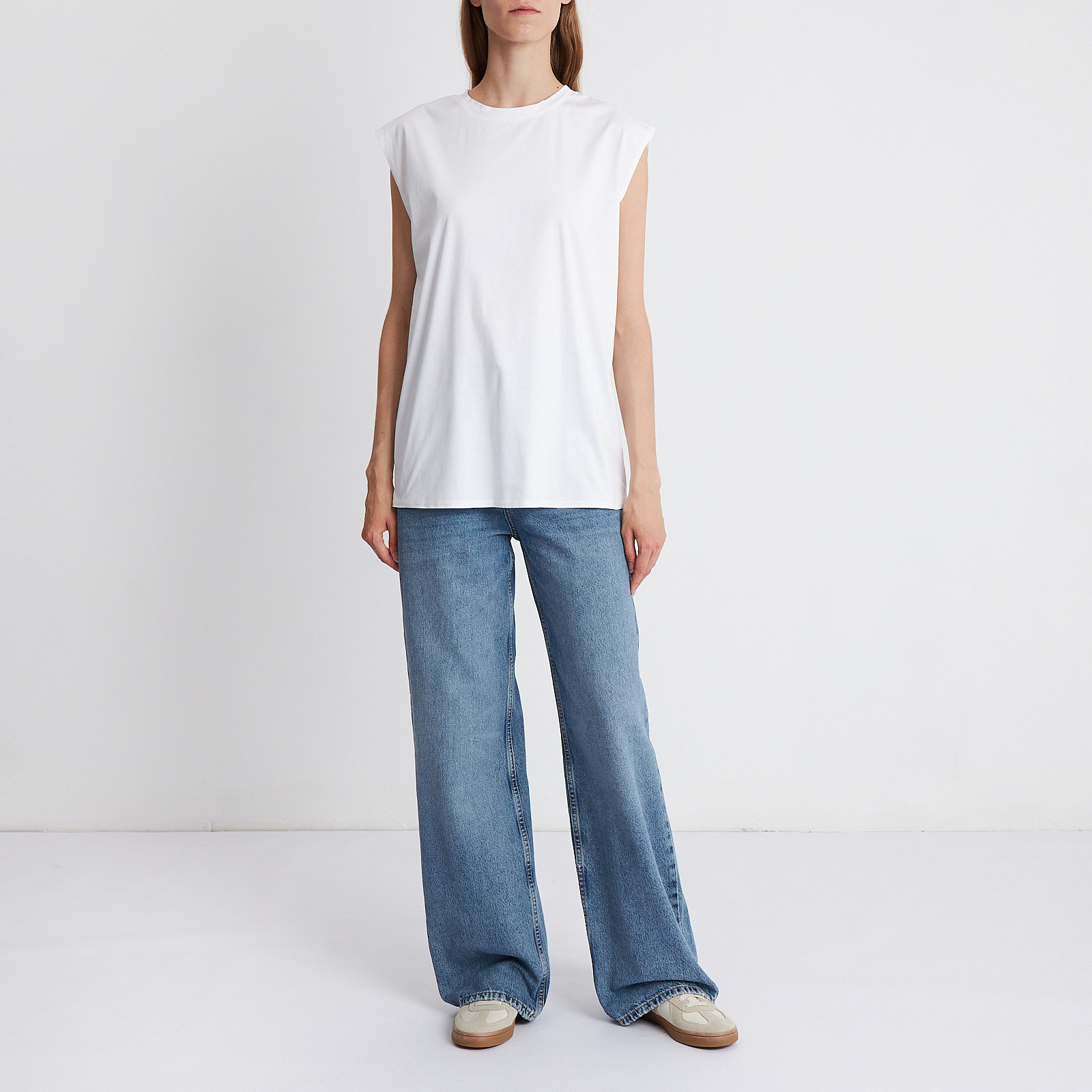 Футболка белого цвета Helmut Lang - фото из каталога магазина брендовой одежды Second Friend Store Футболка Helmut Lang - купить оригинал в секонд-хенде SFS - 2