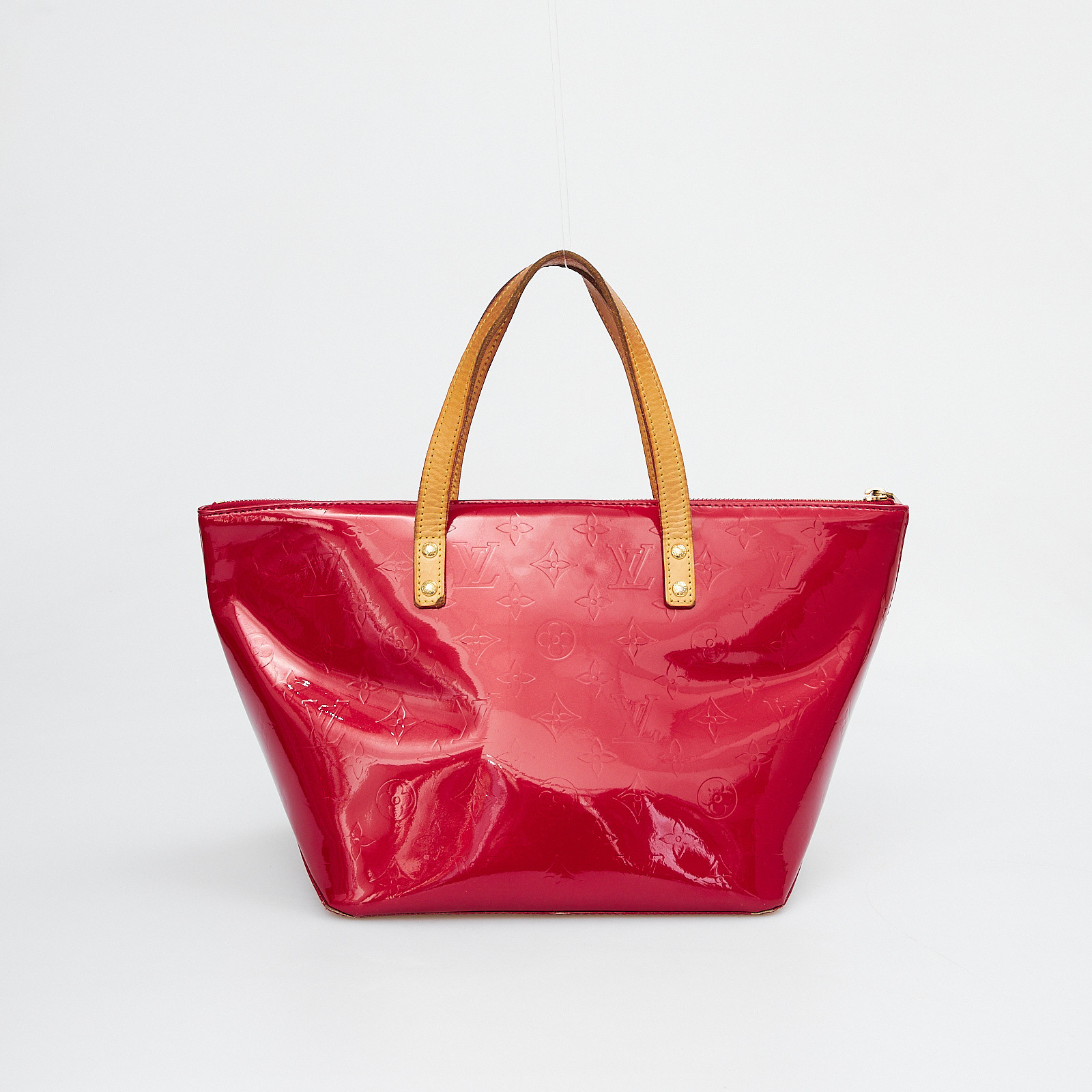 Сумка  красного цвета Louis Vuitton - фото из каталога магазина брендовой одежды Second Friend Store Сумка Louis Vuitton - купить оригинал в секонд-хенде SFS - 4