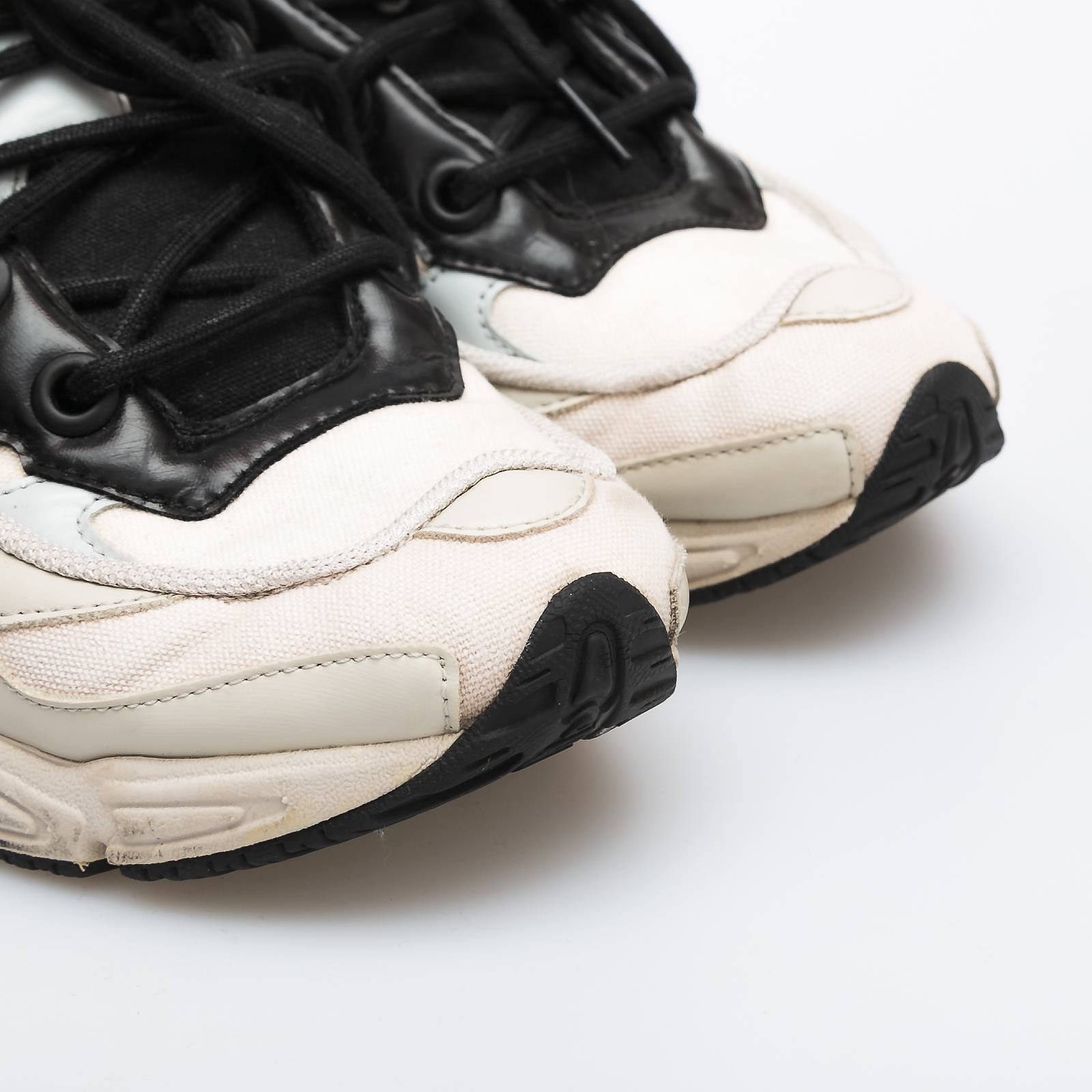 Кроссовки Adidas x серого цвета Raf Simons - фото из каталога магазина брендовой одежды Second Friend Store Кроссовки Adidas x Raf Simons - купить оригинал в секонд-хенде SFS - 4