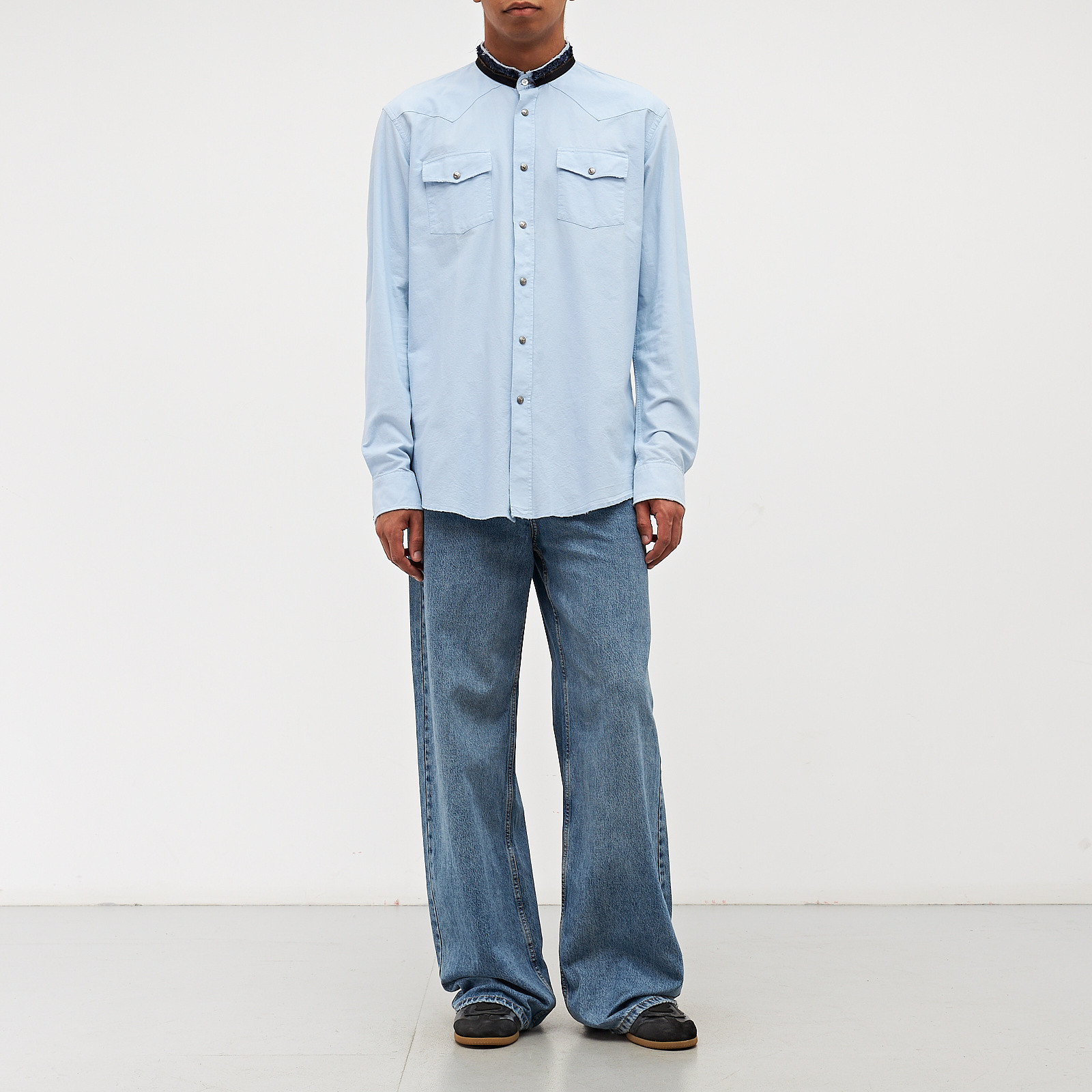 Рубашка голубого цвета Balmain - фото из каталога магазина брендовой одежды Second Friend Store Рубашка Balmain - купить оригинал в секонд-хенде SFS - 2