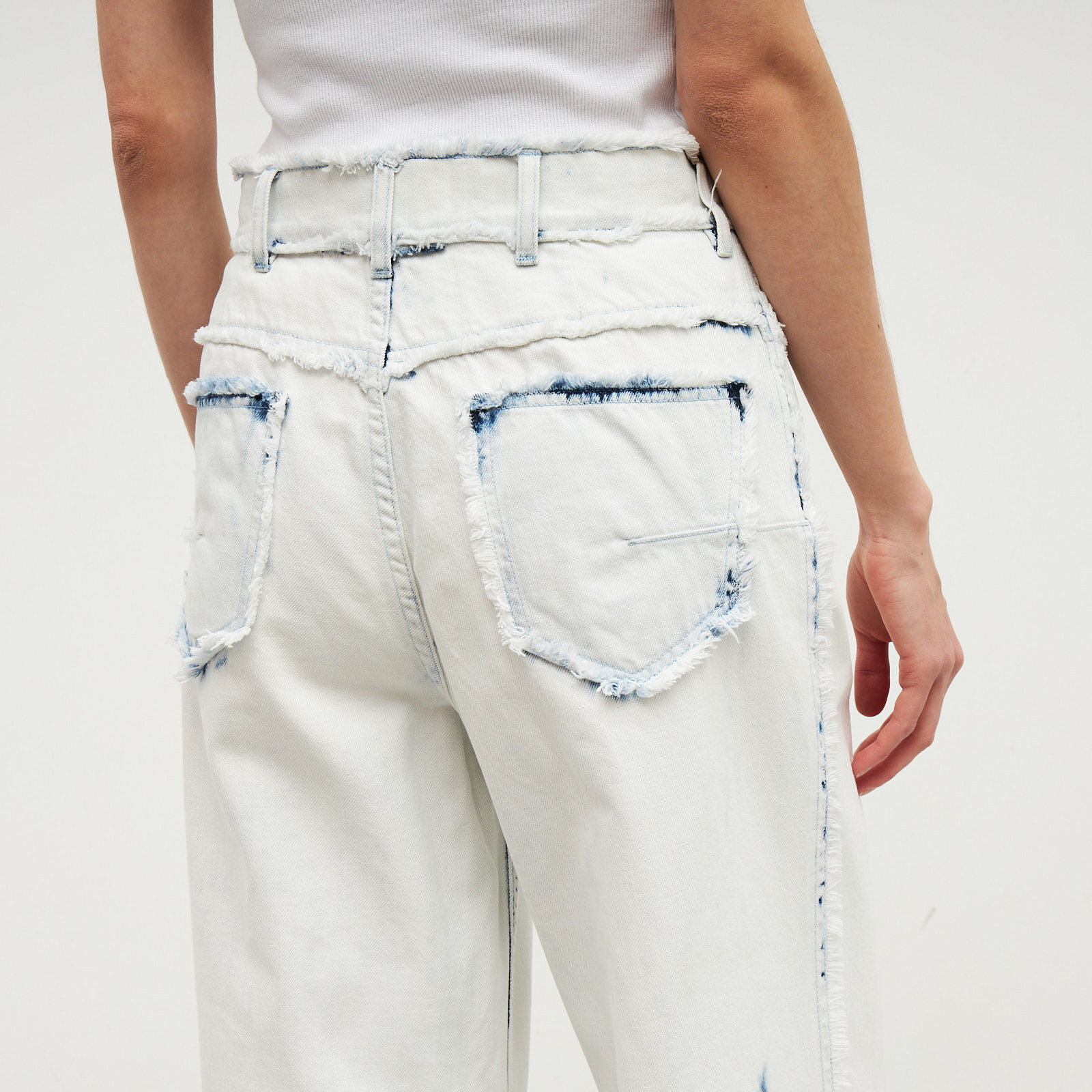 Джинсы голубого цвета Christian Dior - фото из каталога магазина брендовой одежды Second Friend Store Джинсы Christian Dior - купить оригинал в секонд-хенде SFS - 5