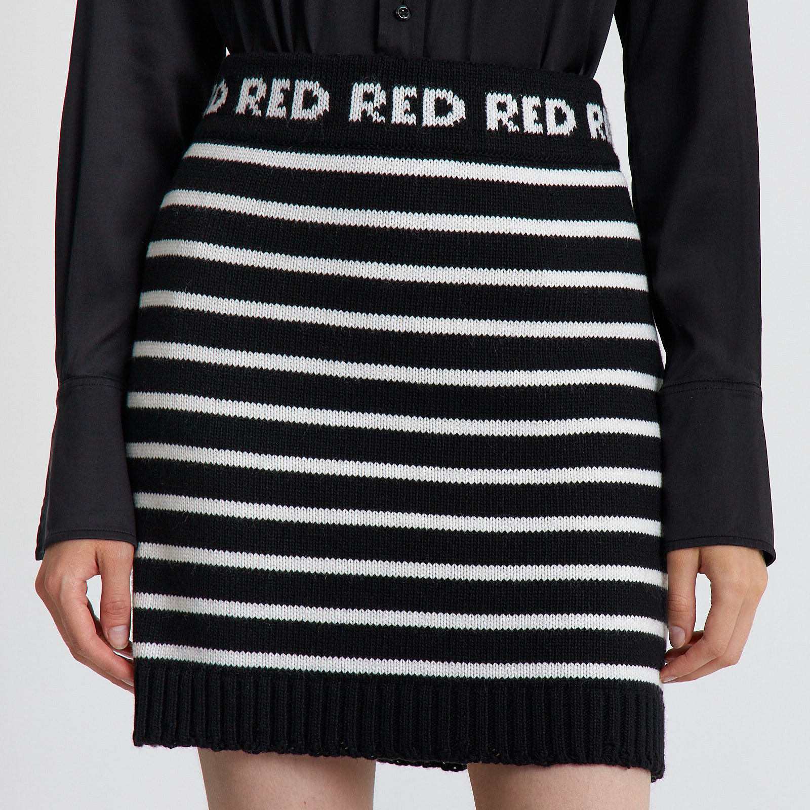 Юбка черного цвета Red Valentino - фото из каталога магазина брендовой одежды Second Friend Store Юбка Red Valentino - купить оригинал в секонд-хенде SFS - 4