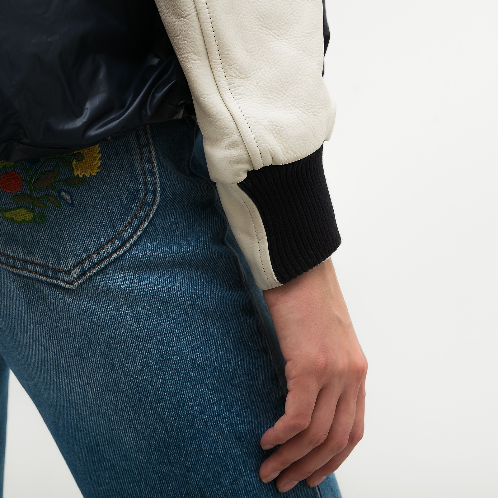 Куртка  синего цвета Sacai - фото из каталога магазина брендовой одежды Second Friend Store Куртка Sacai - купить оригинал в секонд-хенде SFS - 4