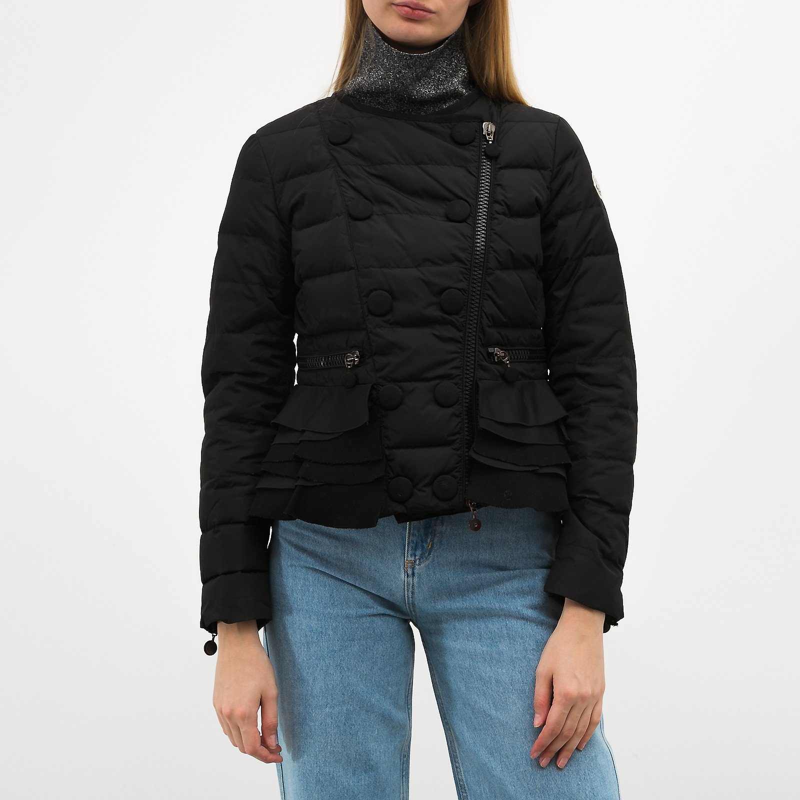 Пуховик  черного цвета Moncler - фото из каталога магазина брендовой одежды Second Friend Store Пуховик Moncler - купить оригинал в секонд-хенде SFS - 1