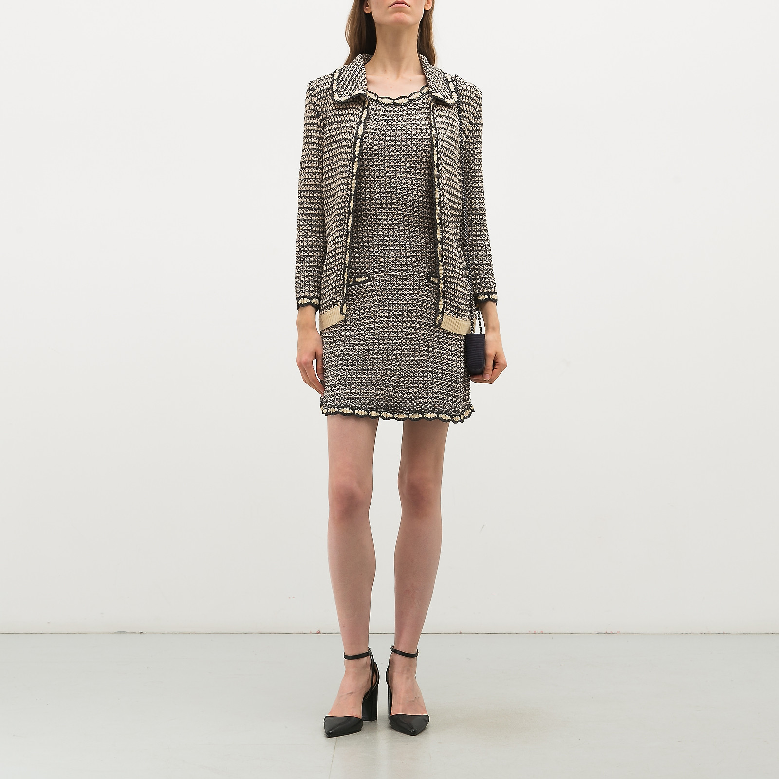 Костюм серого цвета Christian Dior - фото из каталога магазина брендовой одежды Second Friend Store Костюм Christian Dior - купить оригинал в секонд-хенде SFS - 1