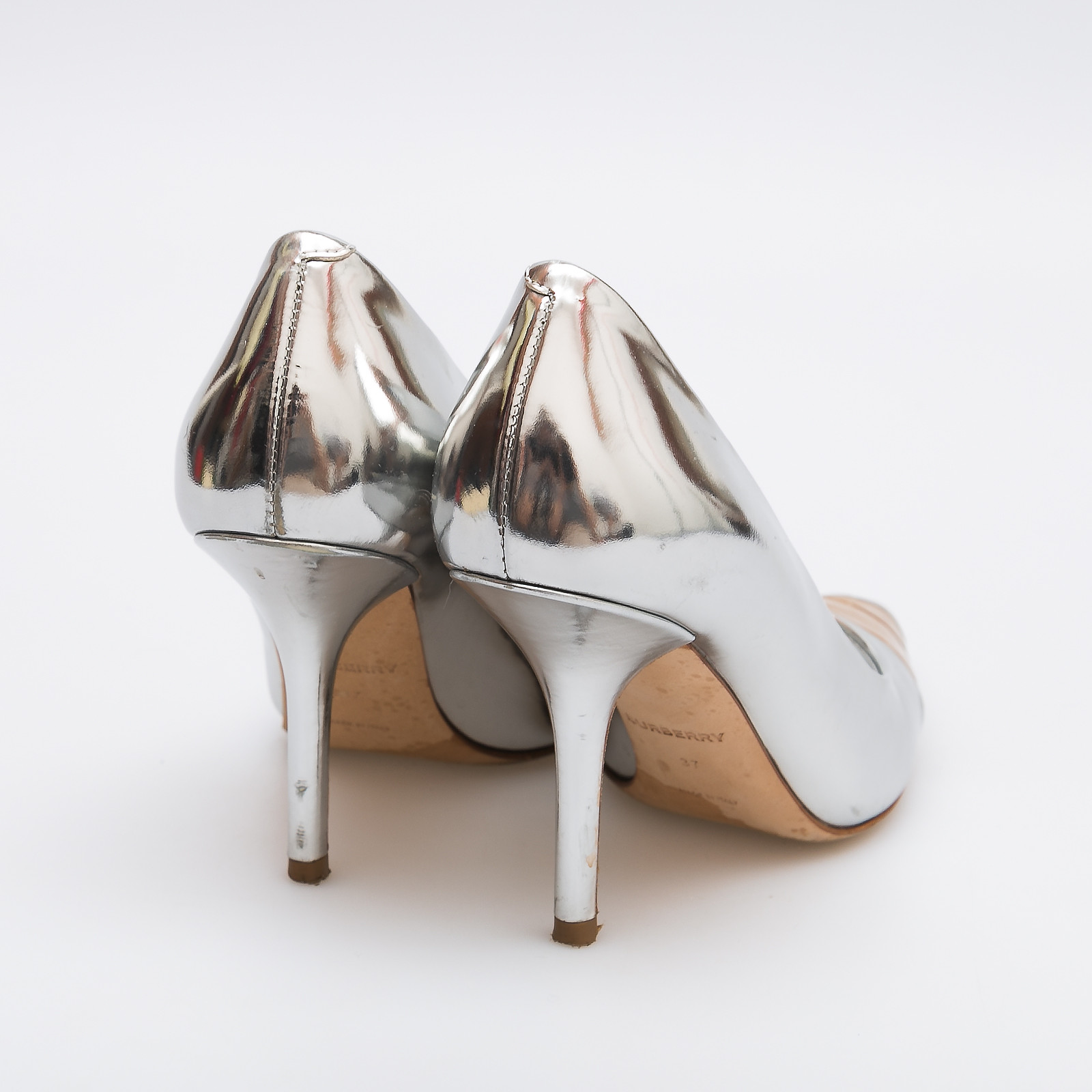 Туфли серебряного цвета Burberry - фото из каталога магазина брендовой одежды Second Friend Store Туфли Burberry - купить оригинал в секонд-хенде SFS - 3