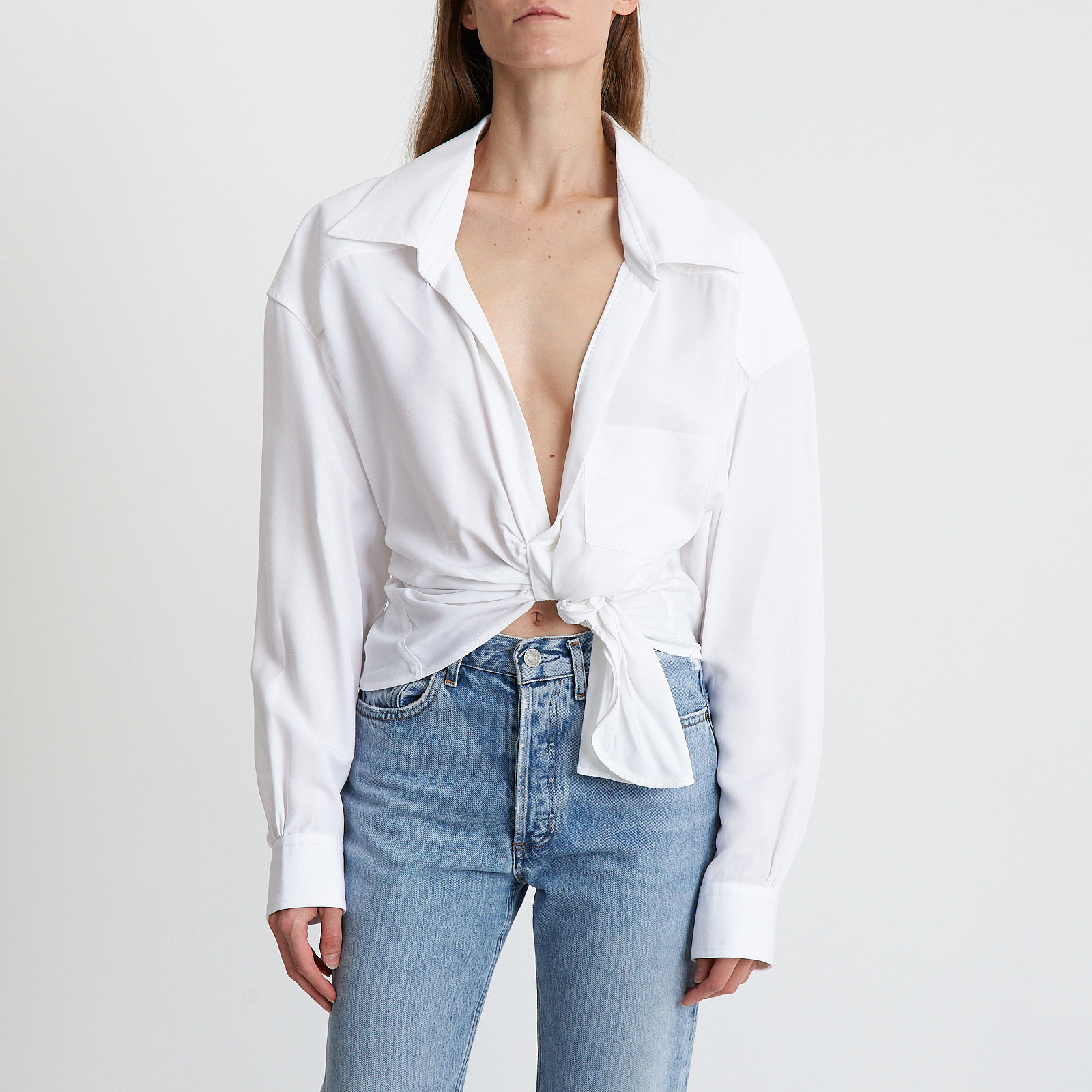 Рубашка белого цвета Jacquemus - фото из каталога магазина брендовой одежды Second Friend Store Рубашка Jacquemus - купить оригинал в секонд-хенде SFS - 1