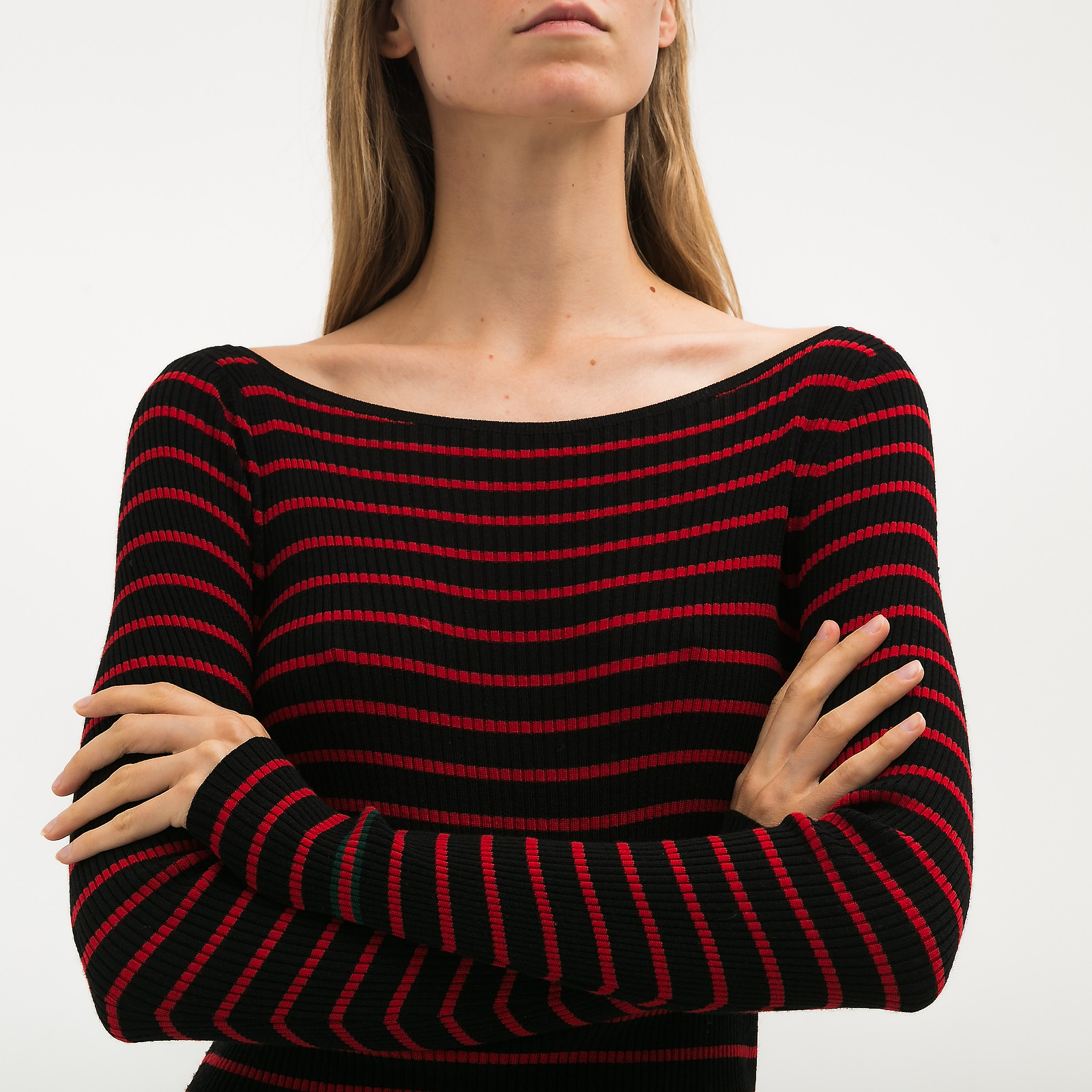 Платье черного цвета Gucci - фото из каталога магазина брендовой одежды Second Friend Store Платье Gucci - купить оригинал в секонд-хенде SFS - 3