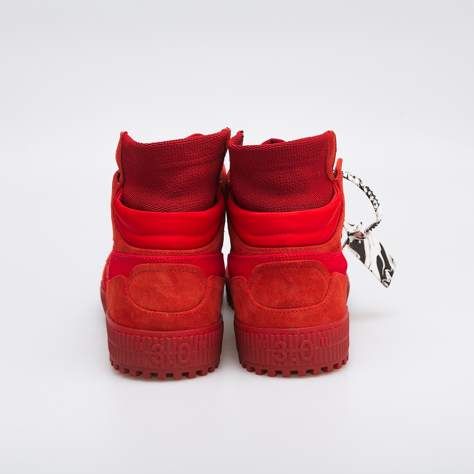 Кеды красного цвета Off-White - фото из каталога магазина брендовой одежды Second Friend Store Кеды Off-White - купить оригинал в секонд-хенде SFS - 3