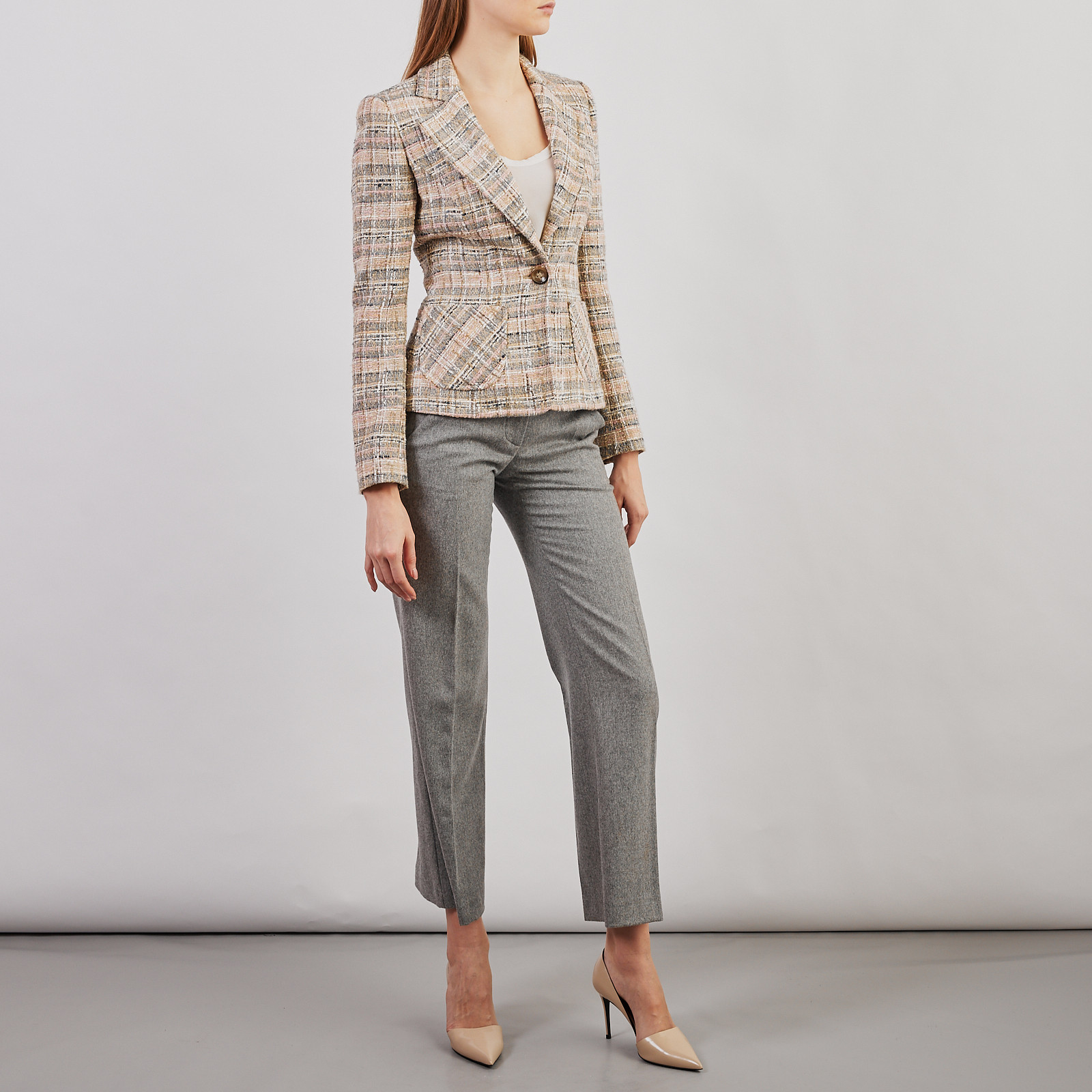 Костюм серого цвета Valentino - фото из каталога магазина брендовой одежды Second Friend Store Костюм Valentino - купить оригинал в секонд-хенде SFS - 3