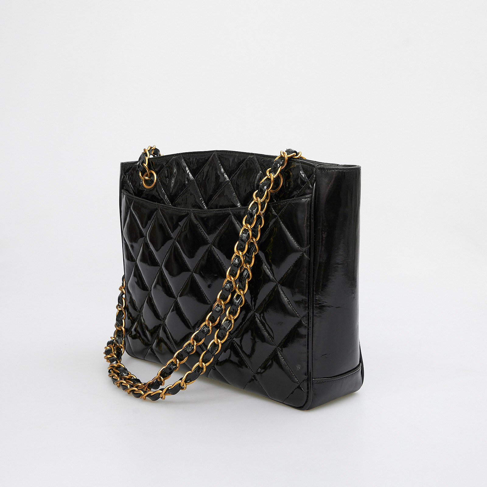 Сумка  черного цвета Chanel - фото из каталога магазина брендовой одежды Second Friend Store Сумка Chanel - купить оригинал в секонд-хенде SFS - 3