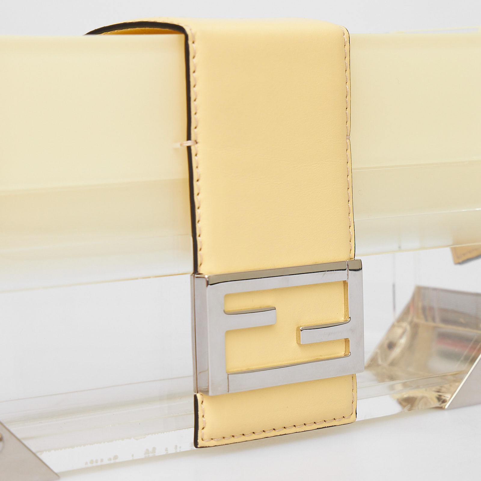 Сумка желтого цвета Fendi - фото из каталога магазина брендовой одежды Second Friend Store Сумка Fendi - купить оригинал в секонд-хенде SFS - 5