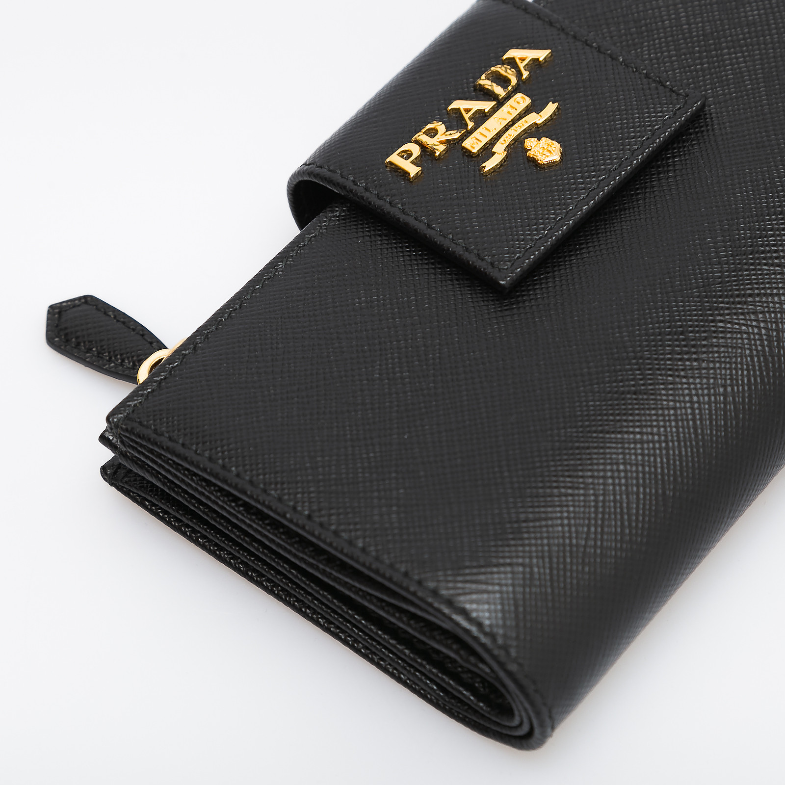 Кошелек черного цвета Prada - фото из каталога магазина брендовой одежды Second Friend Store Кошелек Prada - купить оригинал в секонд-хенде SFS - 4