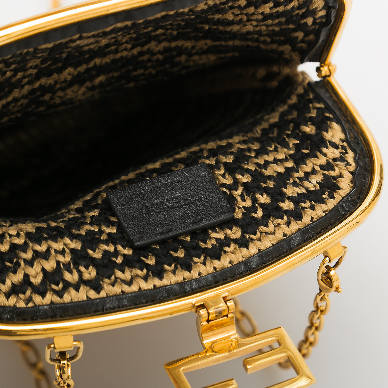 Сумка коричневого цвета Fendi - фото из каталога магазина брендовой одежды Second Friend Store Сумка Fendi - купить оригинал в секонд-хенде SFS - 6