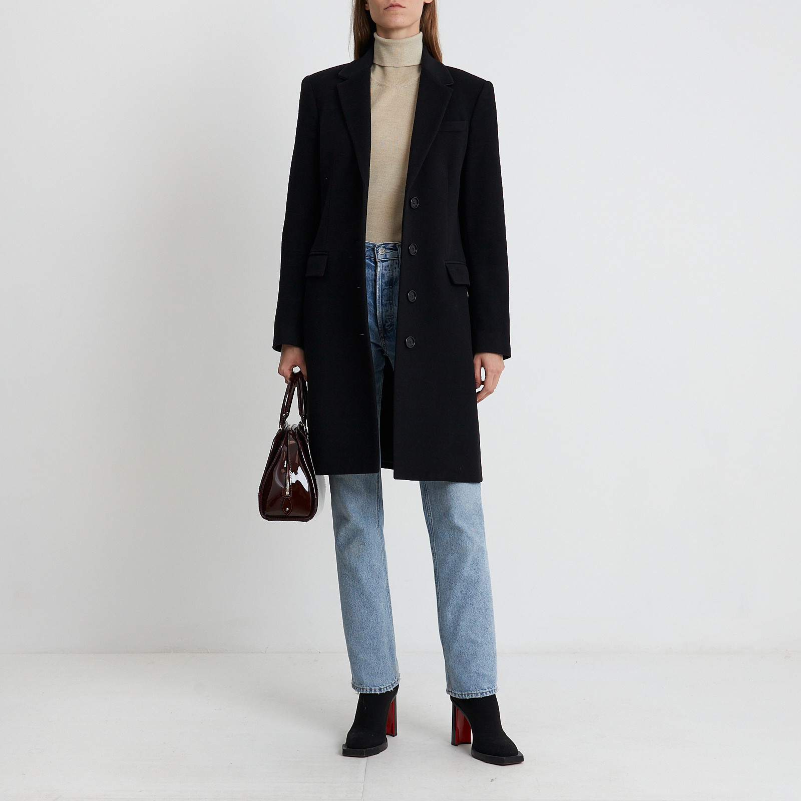 Пальто черного цвета Burberry - фото из каталога магазина брендовой одежды Second Friend Store Пальто Burberry - купить оригинал в секонд-хенде SFS - 2