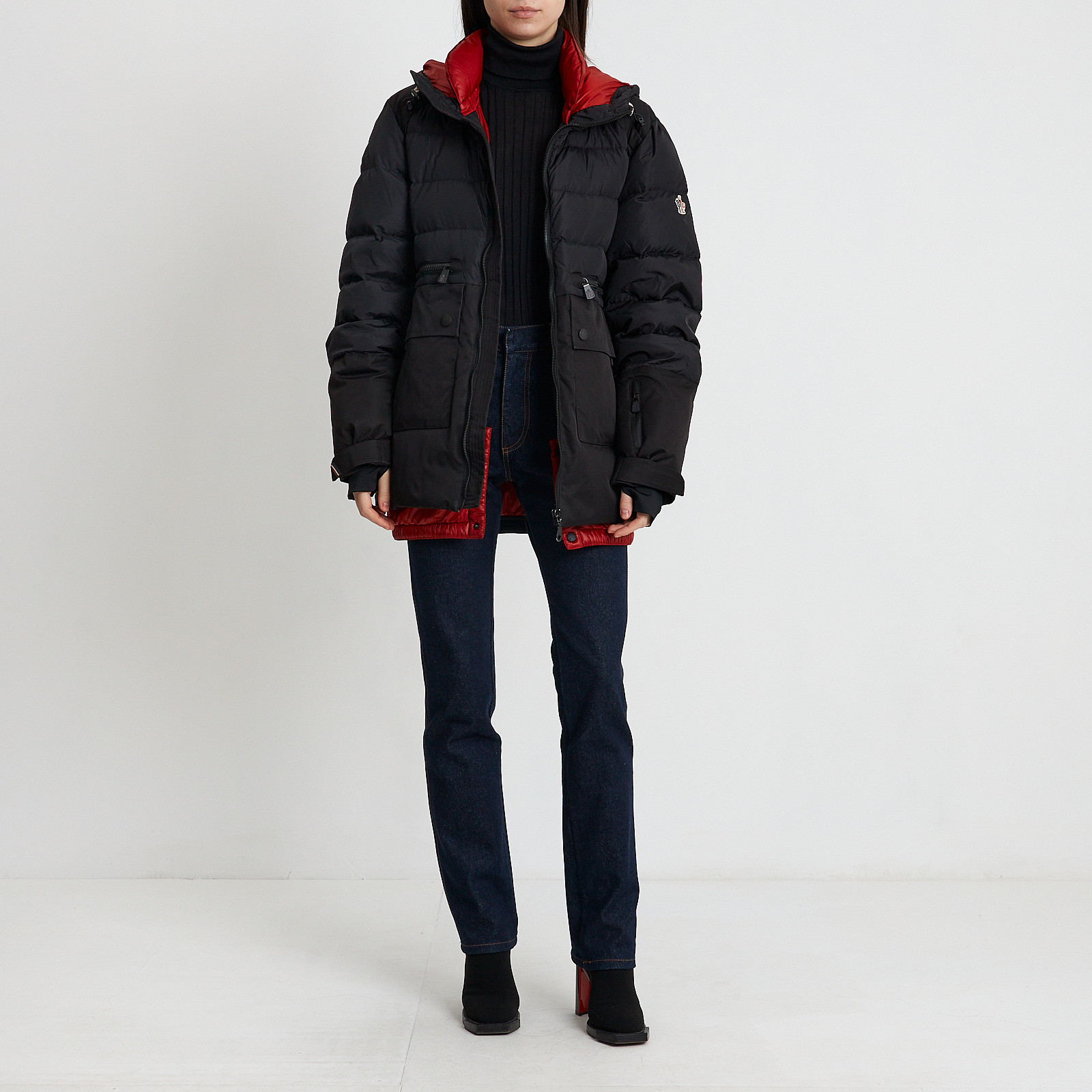 Пуховик черного цвета Moncler - фото из каталога магазина брендовой одежды Second Friend Store Пуховик Moncler - купить оригинал в секонд-хенде SFS - 2