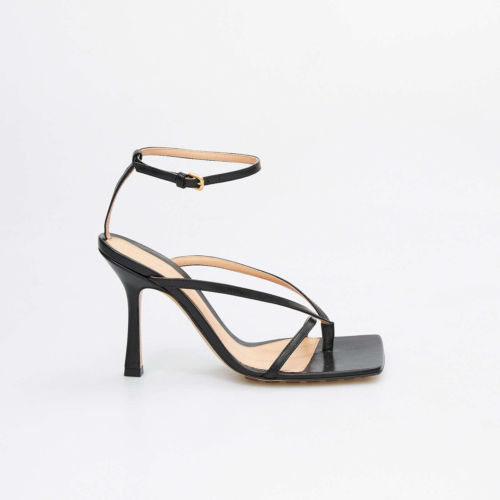 Босоножки  черного цвета Bottega Veneta - фото из каталога магазина брендовой одежды Second Friend Store Босоножки Bottega Veneta - купить оригинал в секонд-хенде SFS - 1