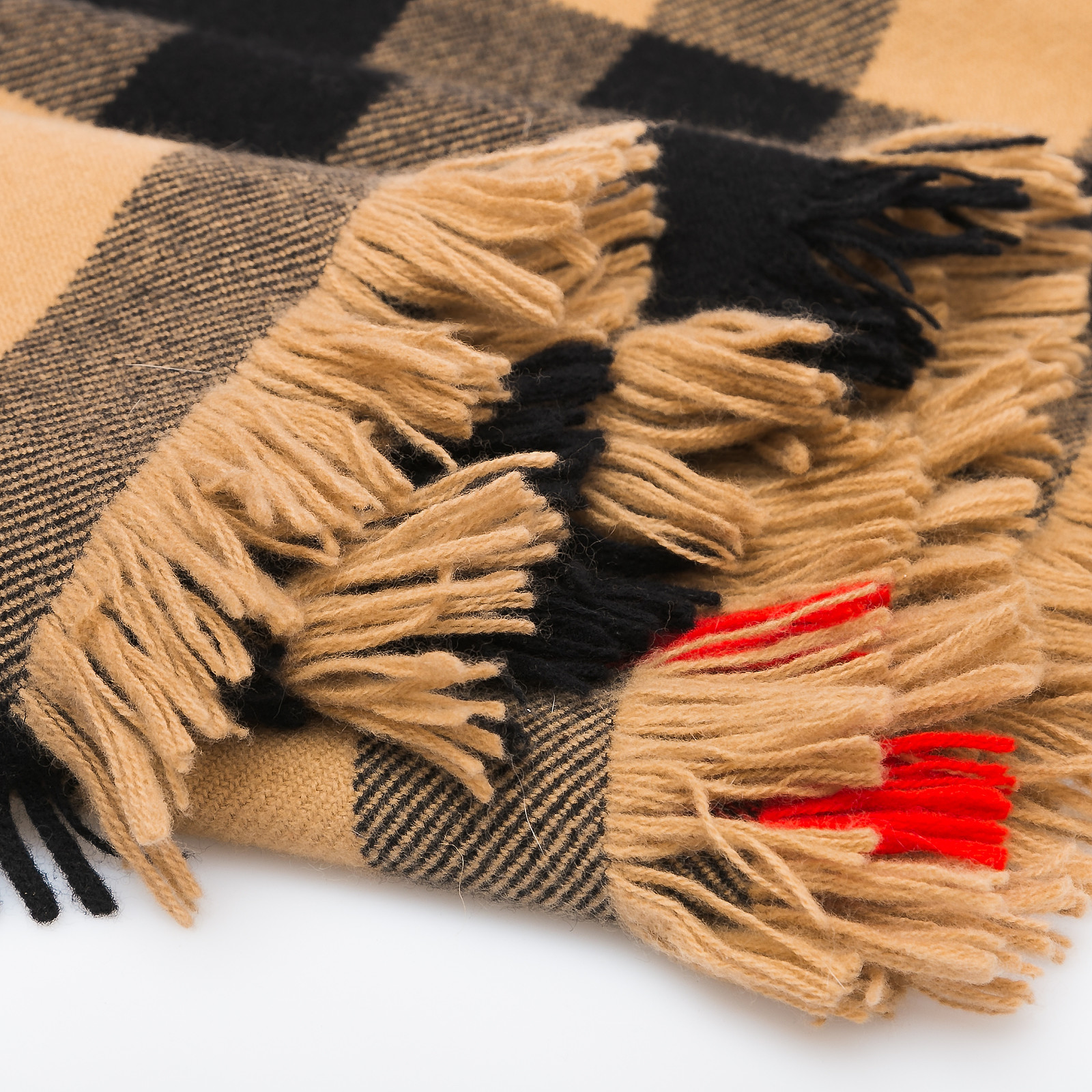 Шарф бежевого цвета Burberry - фото из каталога магазина брендовой одежды Second Friend Store Шарф Burberry - купить оригинал в секонд-хенде SFS - 3