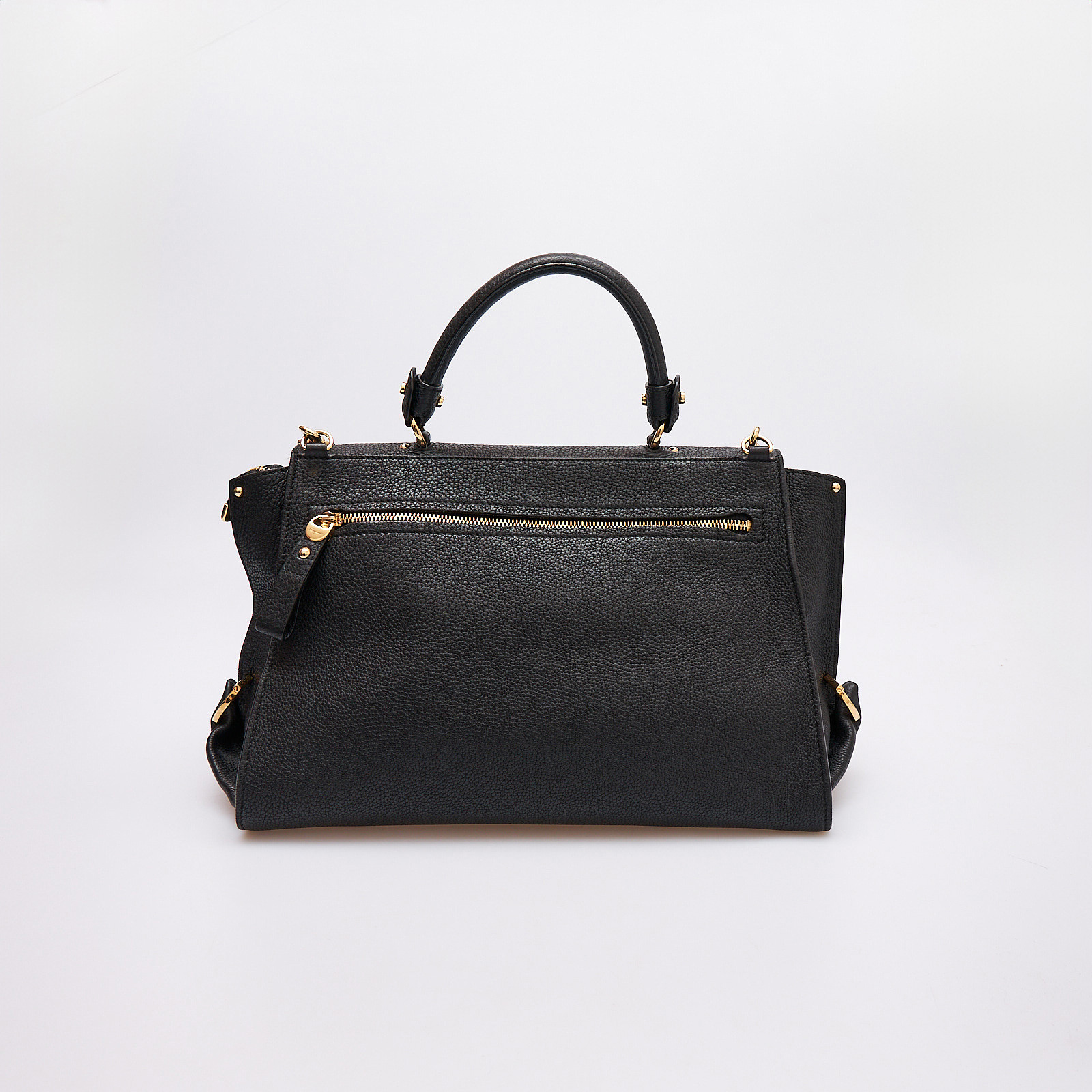 Сумка черного цвета Salvatore Ferragamo - фото из каталога магазина брендовой одежды Second Friend Store Сумка Salvatore Ferragamo - купить оригинал в секонд-хенде SFS - 3