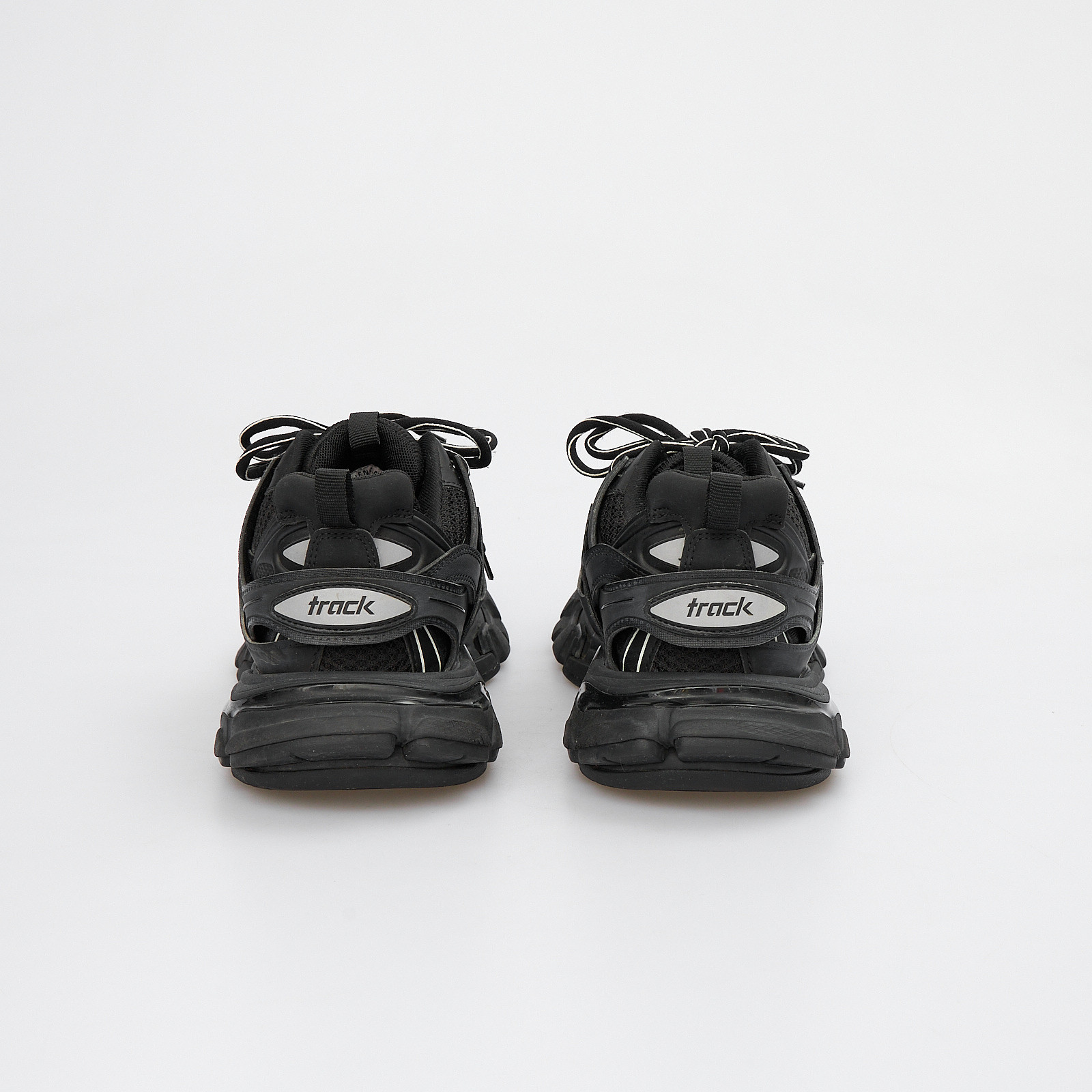 Кроссовки черного цвета Balenciaga - фото из каталога магазина брендовой одежды Second Friend Store Кроссовки Balenciaga - купить оригинал в секонд-хенде SFS - 3