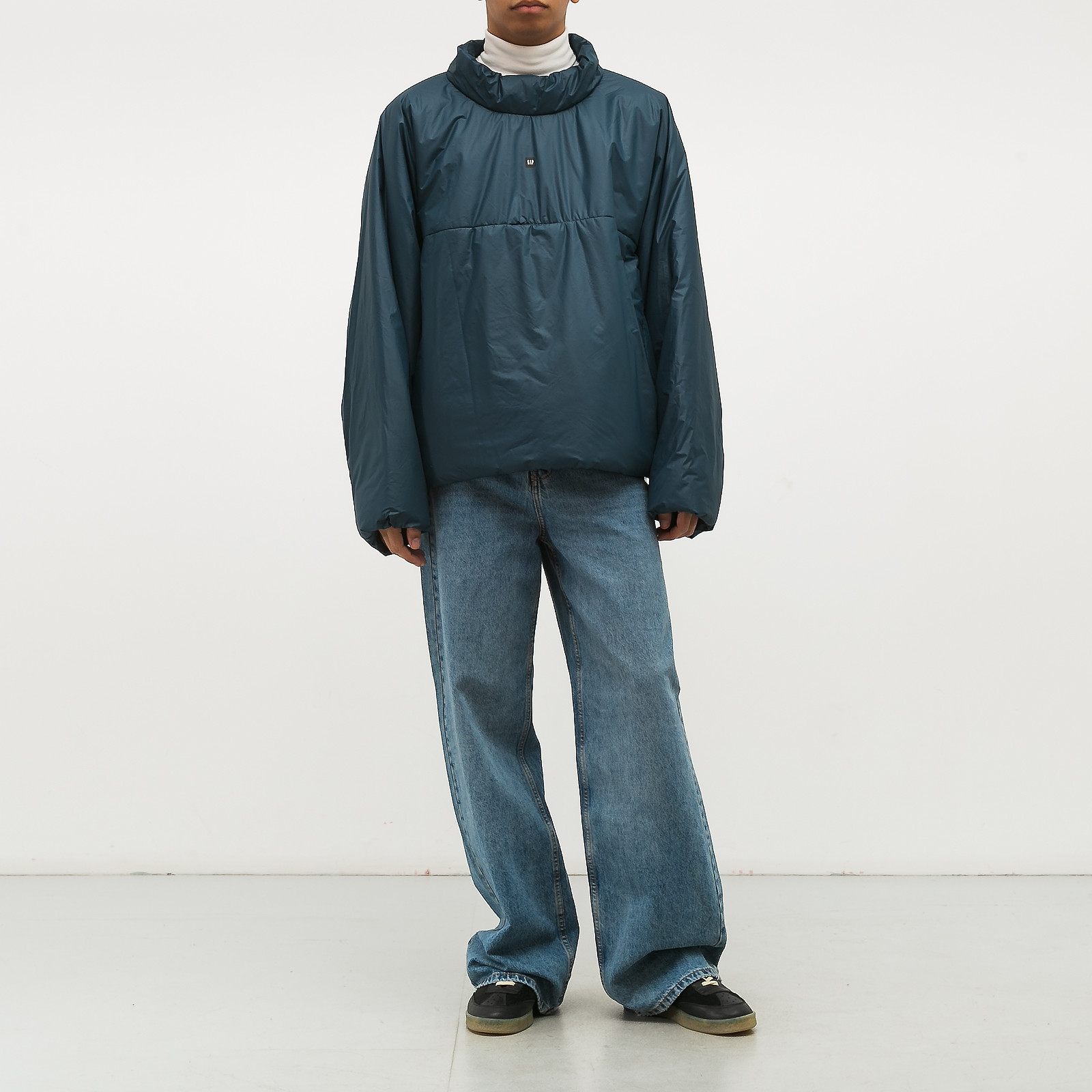 Анорак голубого цвета Yeezy x GAP - фото из каталога магазина брендовой одежды Second Friend Store Анорак Yeezy x GAP - купить оригинал в секонд-хенде SFS - 3