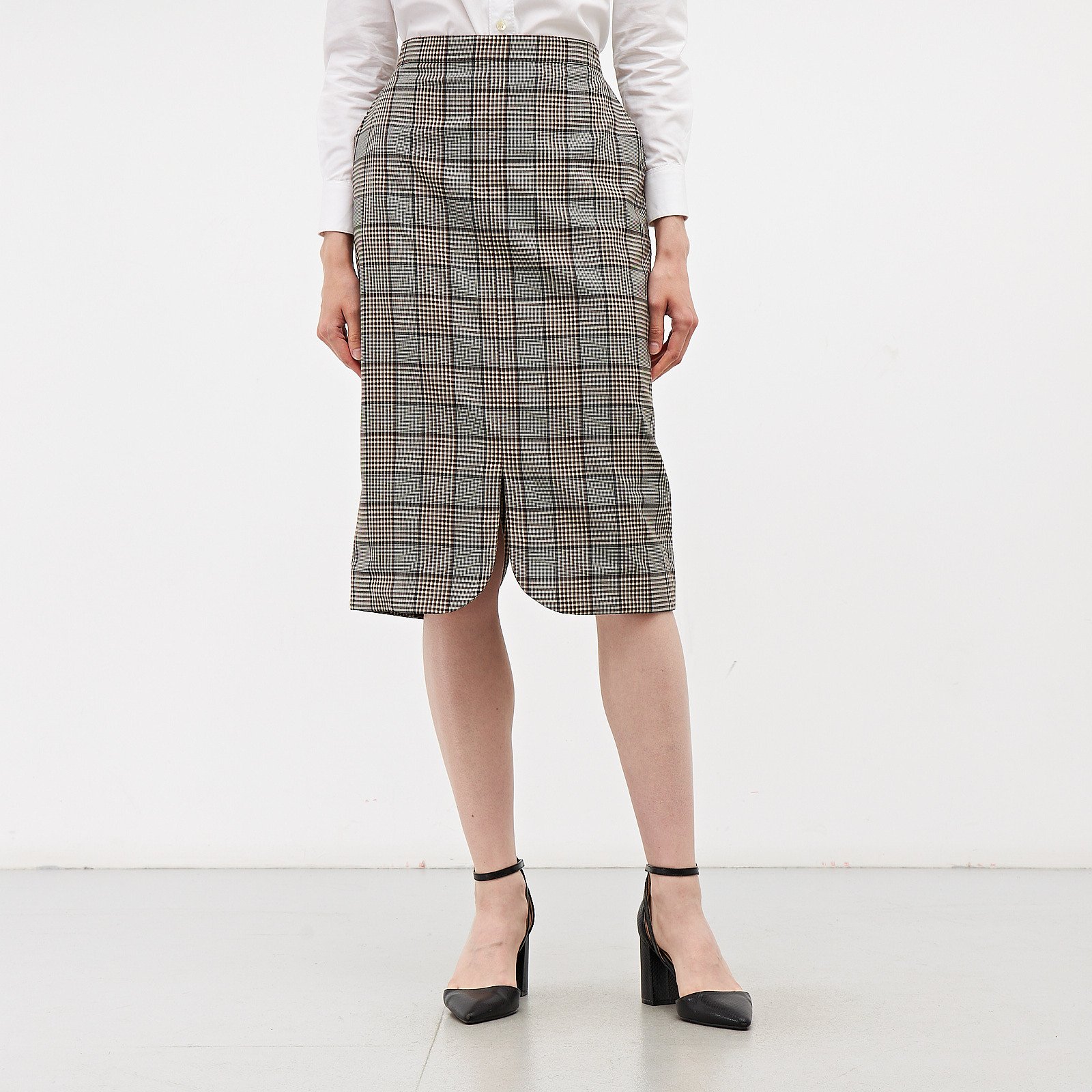 Юбка серого цвета Burberry - фото из каталога магазина брендовой одежды Second Friend Store Юбка Burberry - купить оригинал в секонд-хенде SFS - 1