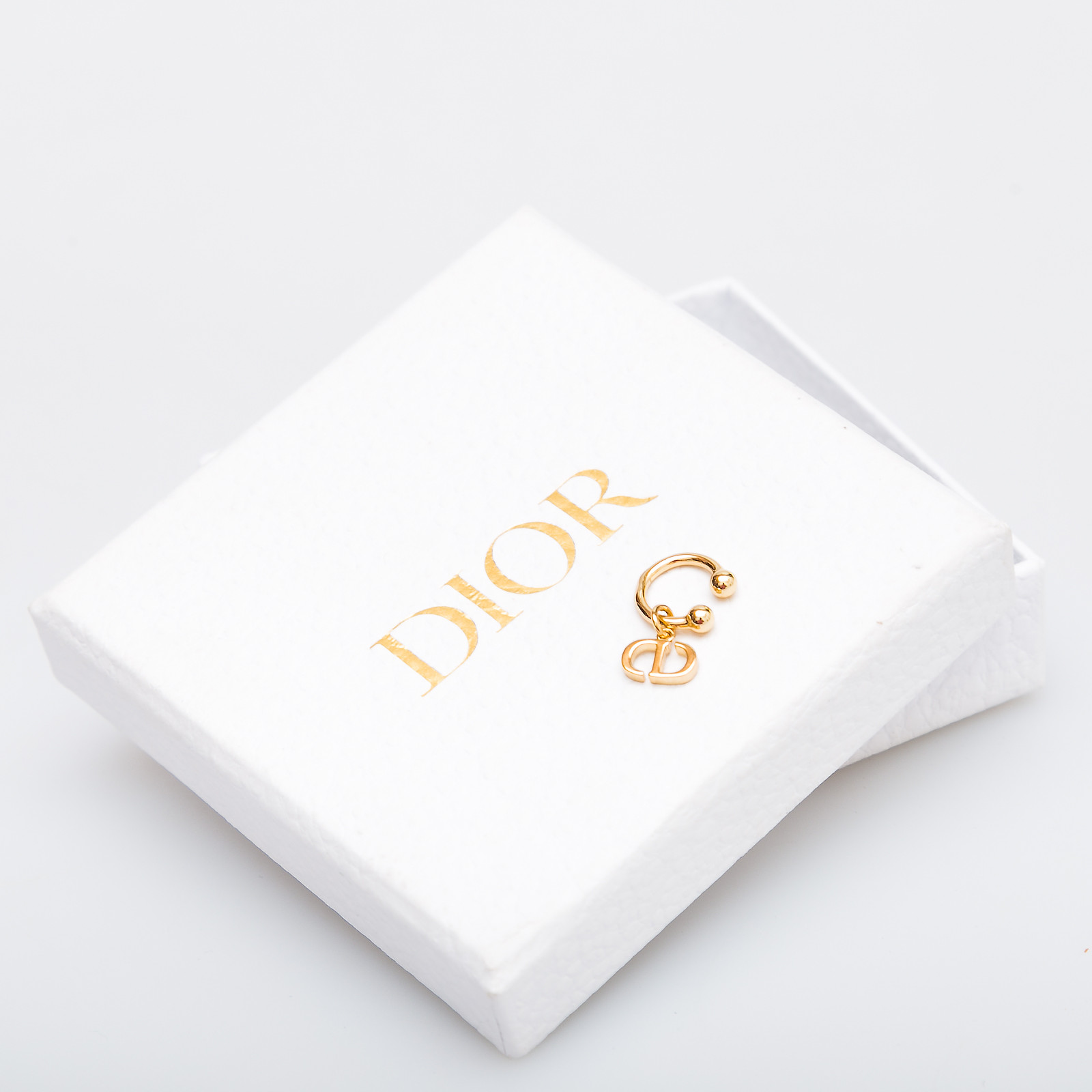 Серьга Christian Dior - купить оригинал в секонд-хенде SFS